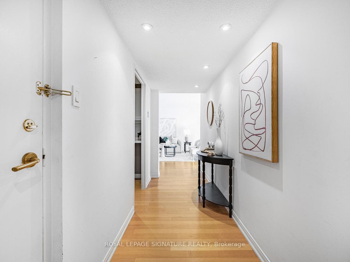 2045 Lake Shore Boulevard Unit 1008 photo 4