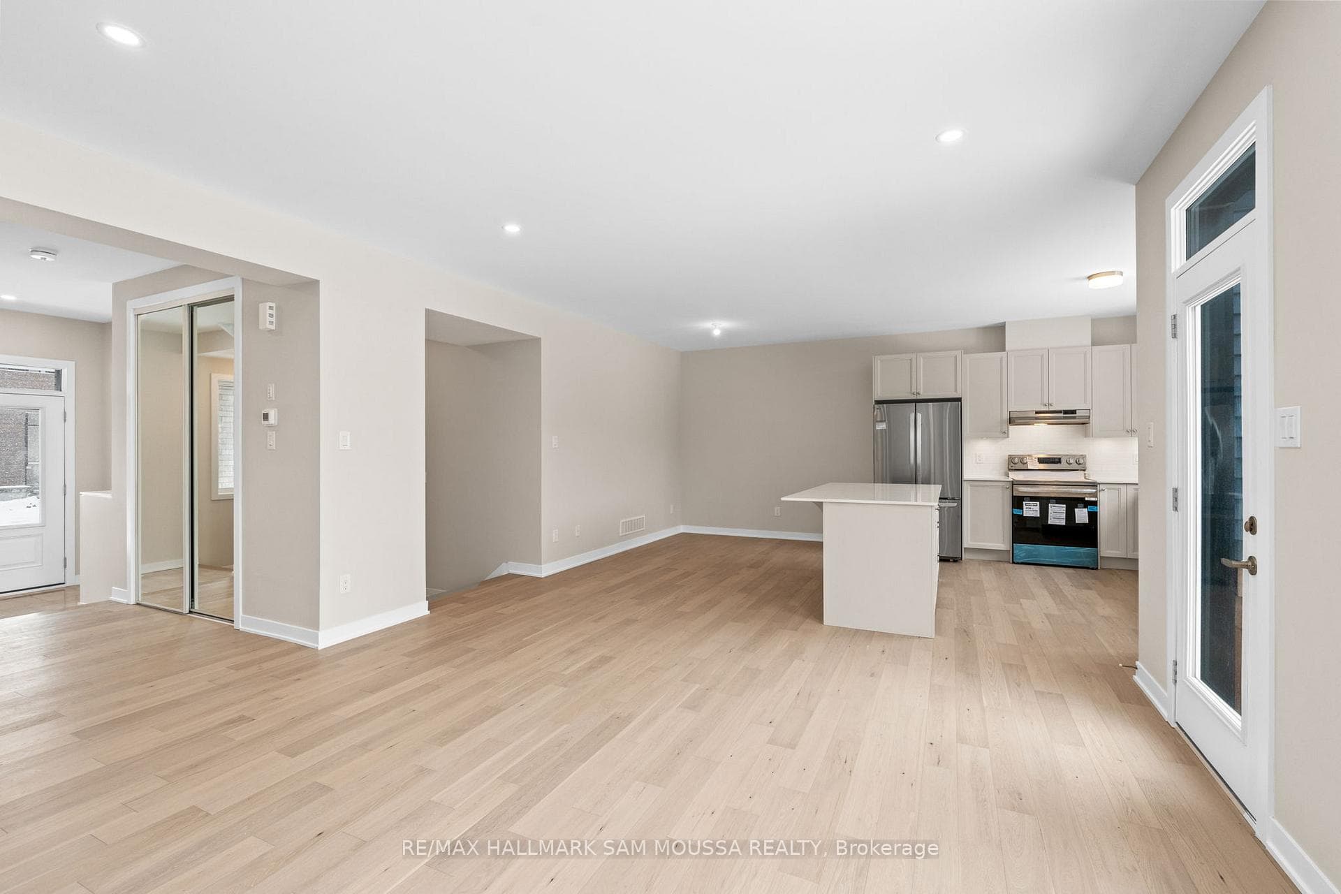 410 Euphoria Crescent photo 7