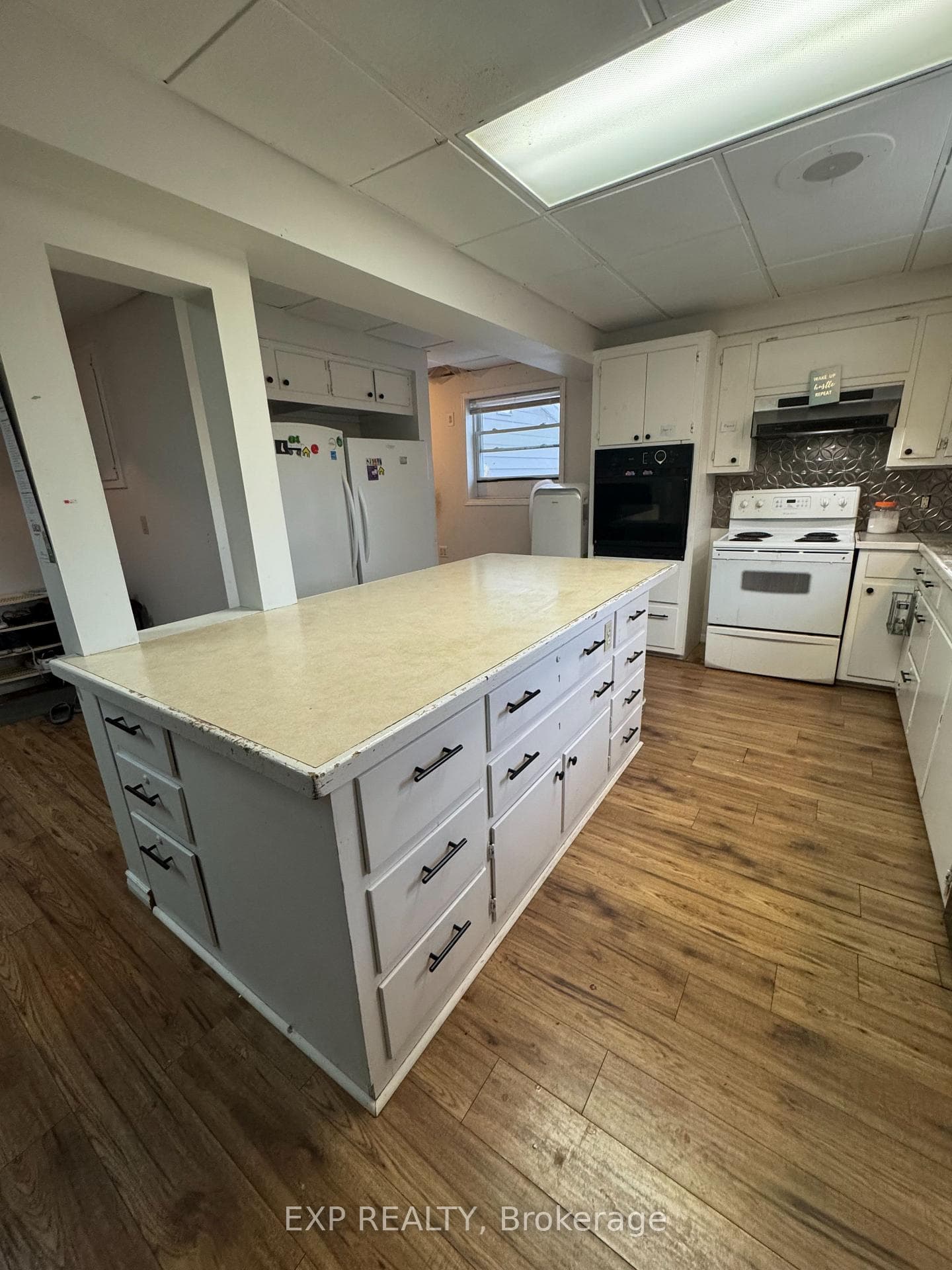 612 Romaine Street photo 8