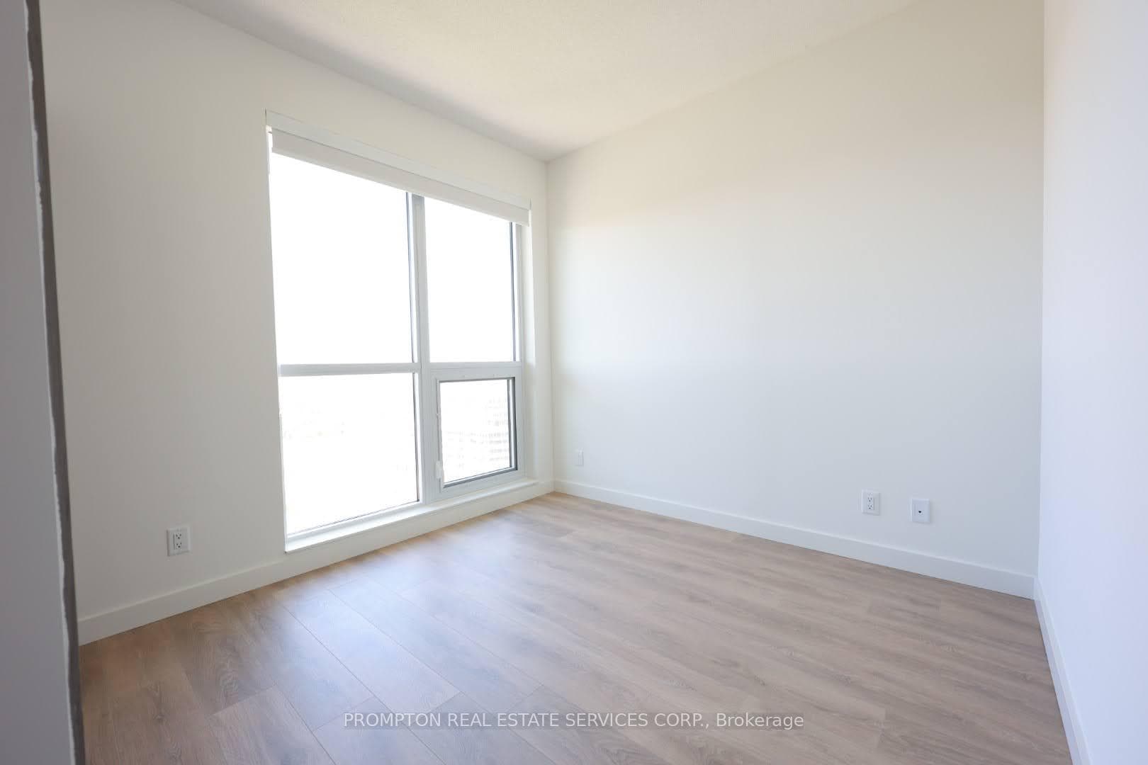 25 Mcmahon Drive Unit 1708 photo 8