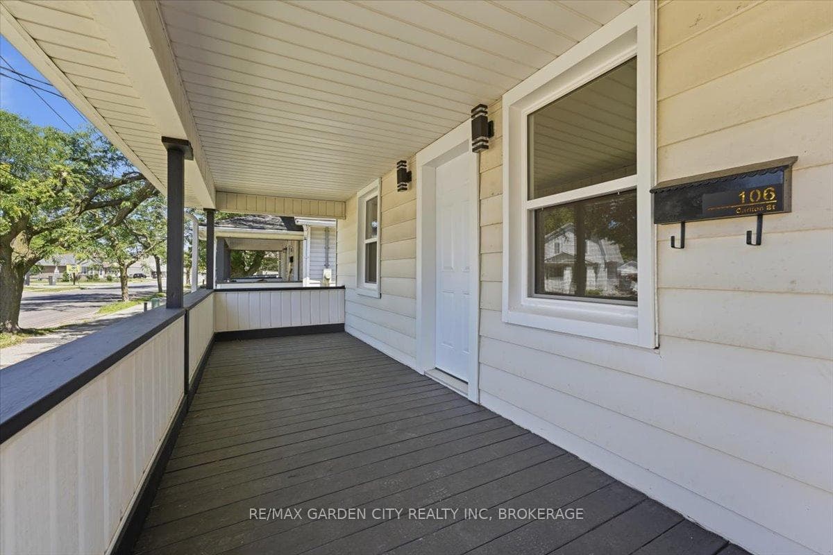 106 Carlton Street photo 2