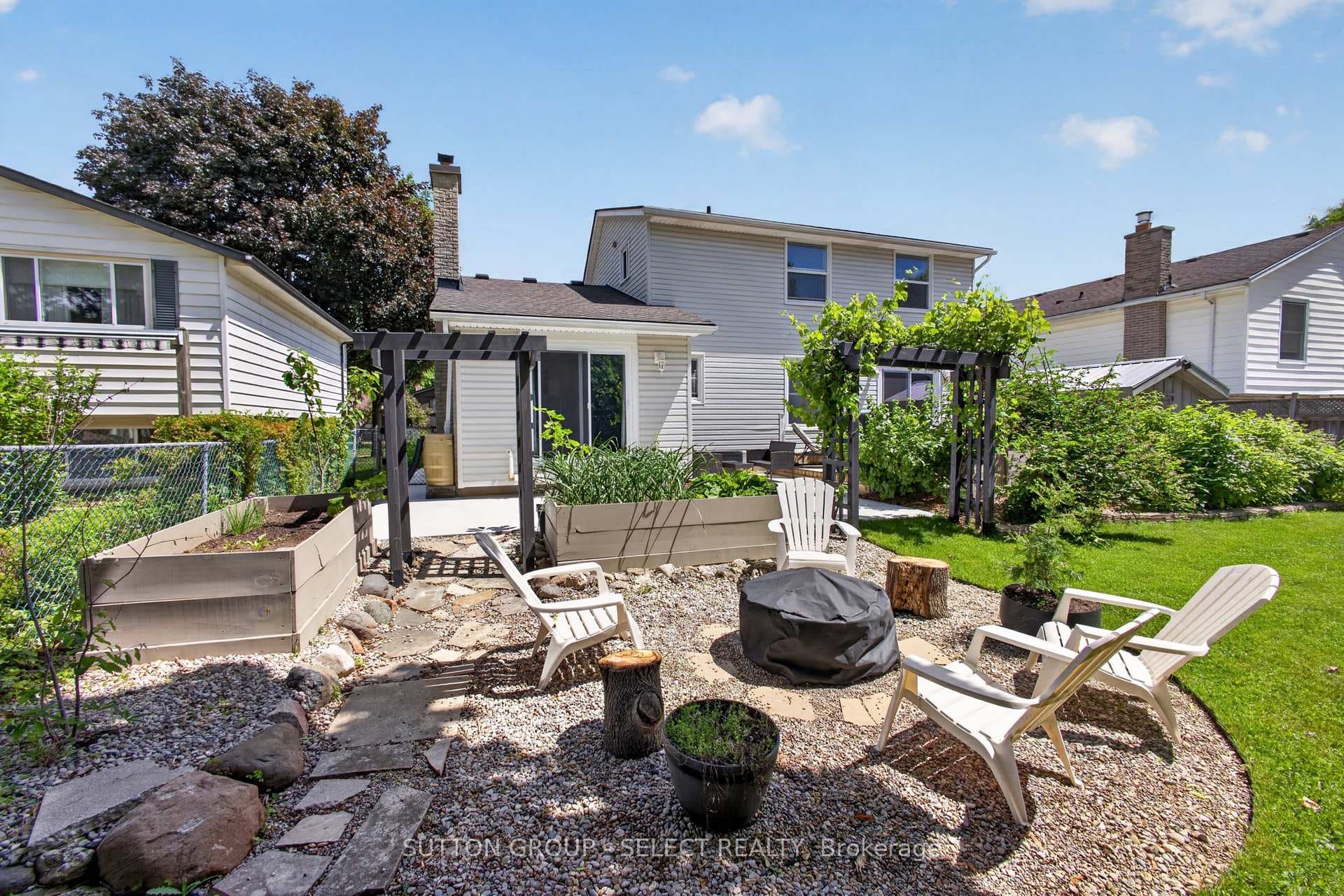 33 Farnham Crescent photo 35