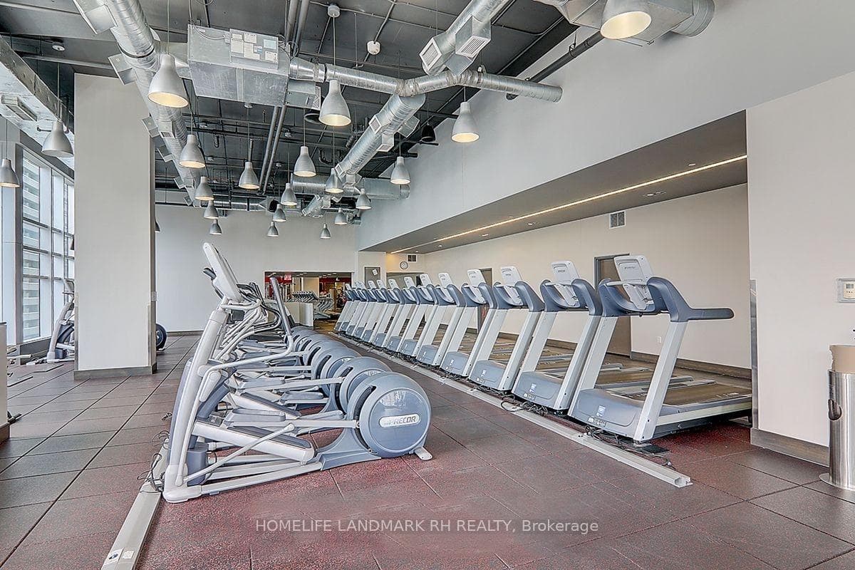 386 Yonge Street Unit 512 photo 31