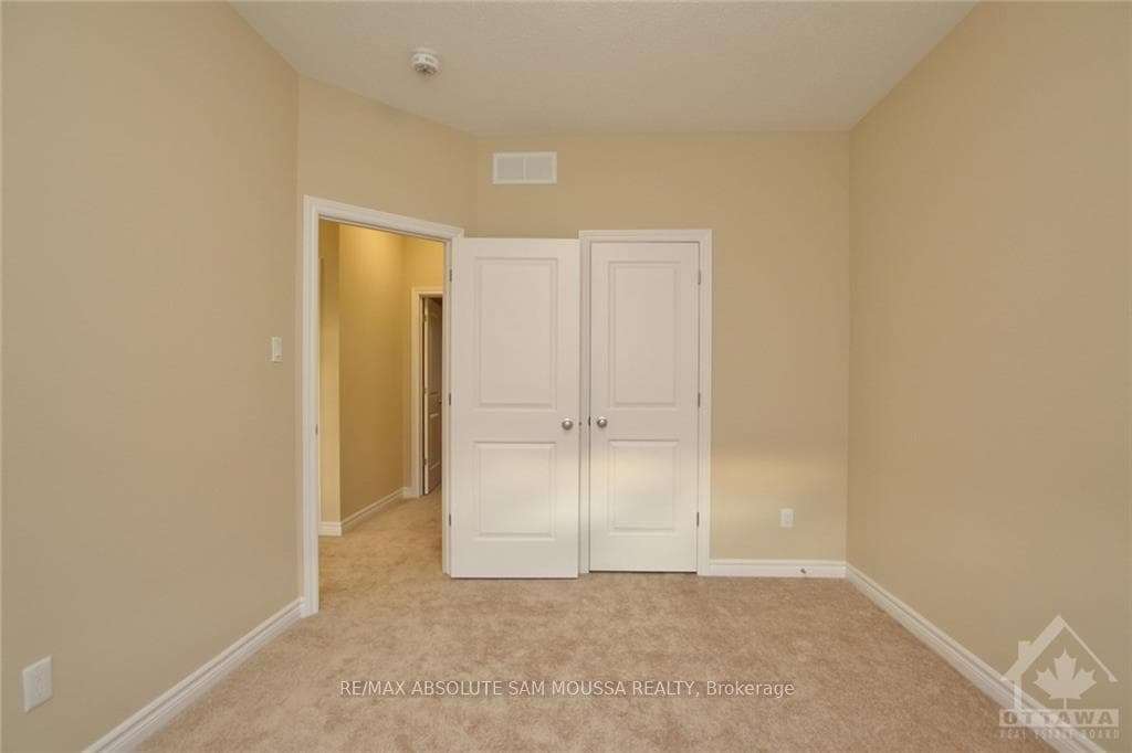 252 SADDLEBACK Crescent photo 22
