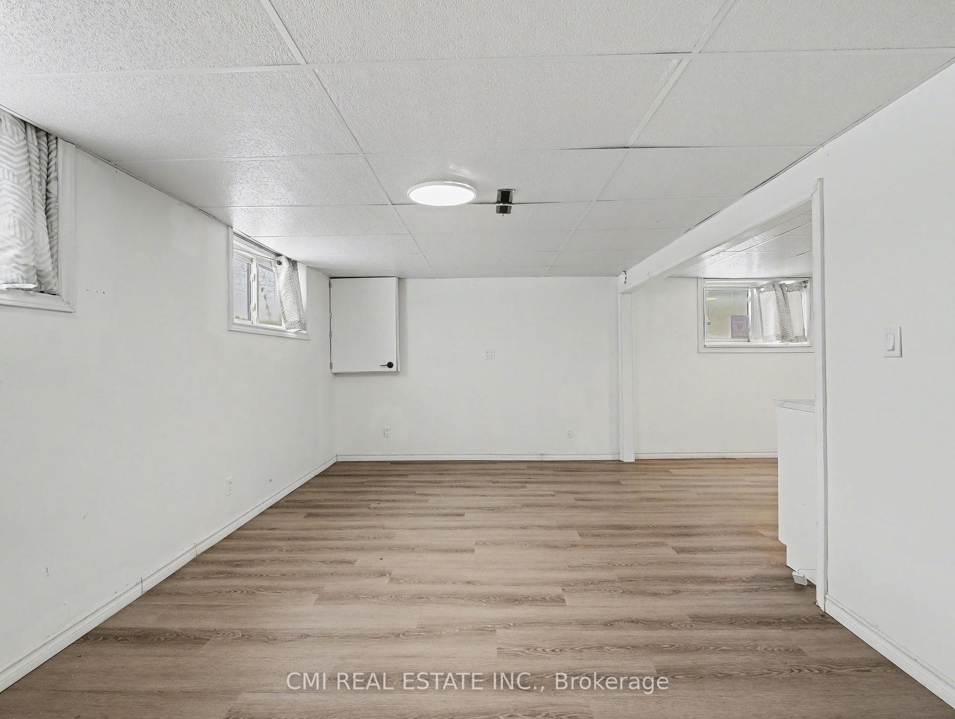 4306 East Avenue photo 24