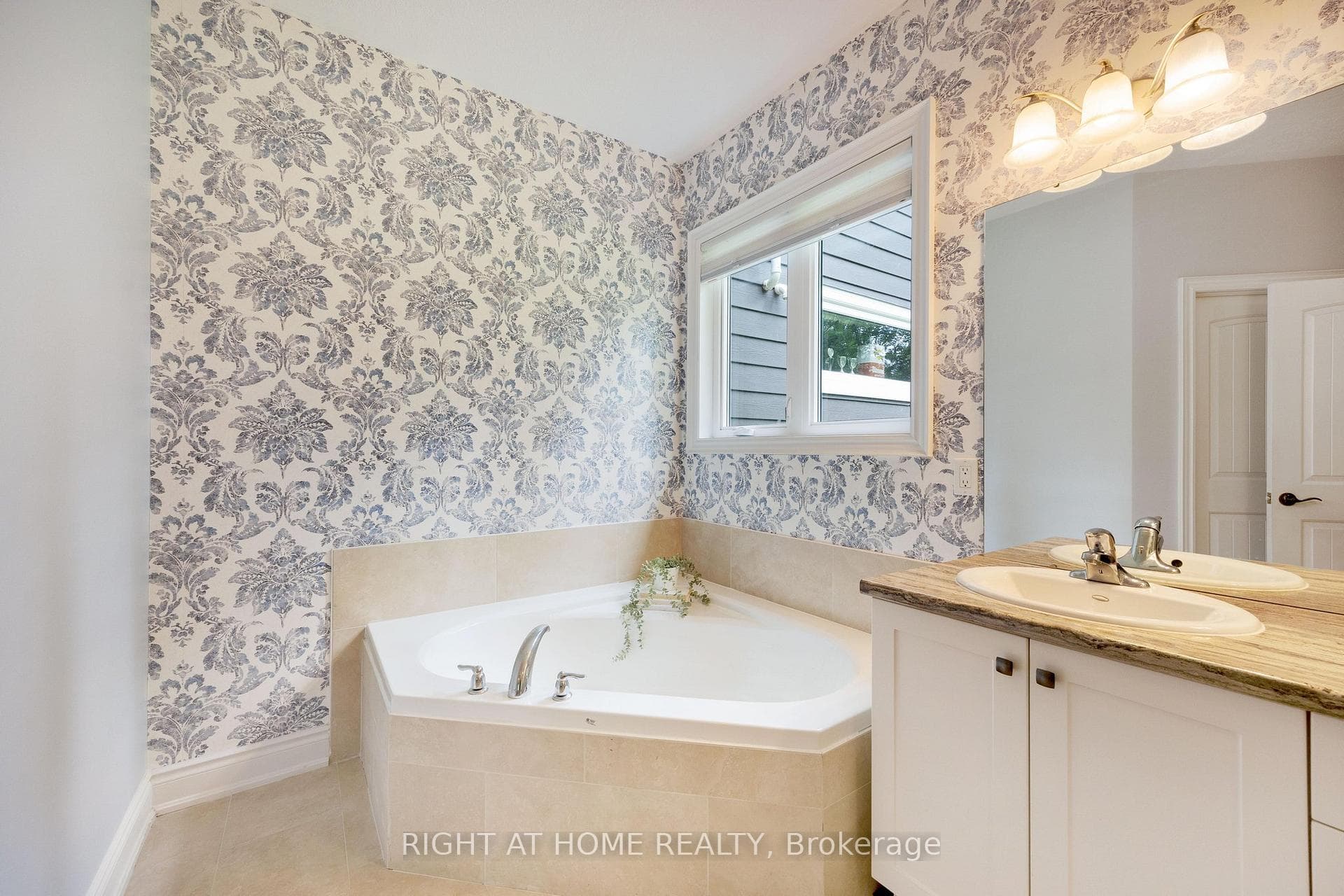 1696 Georgian Heights Boulevard photo 21
