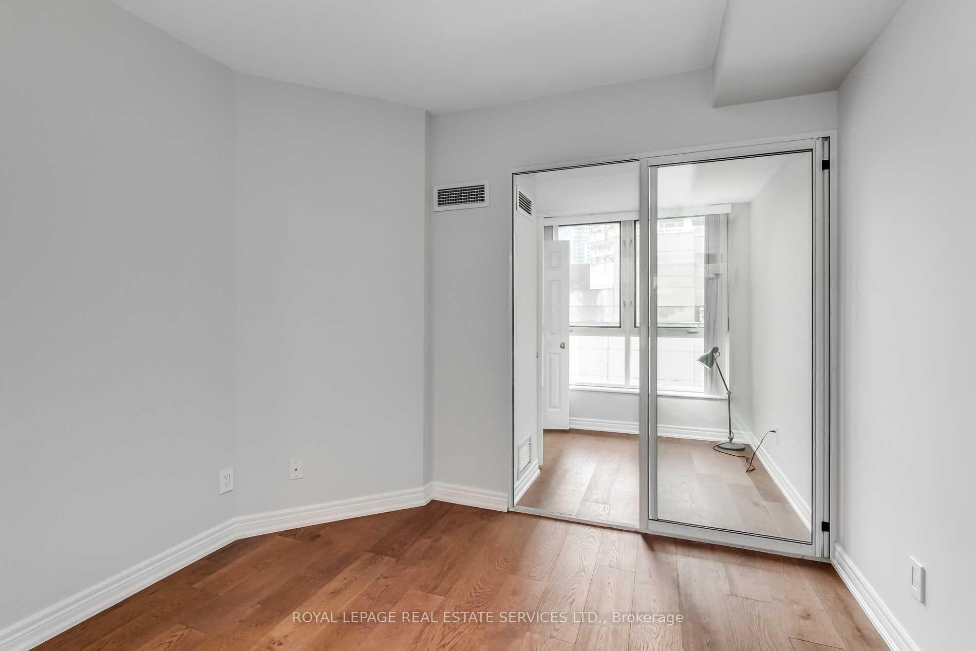 55 Bloor Street Unit 1006 photo 14