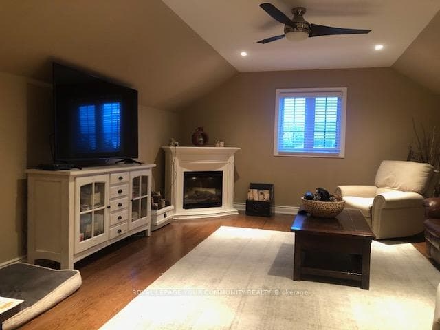58 Findlay Drive photo 8