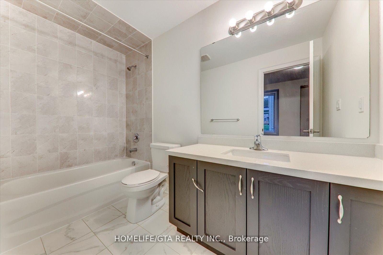 6 Phillipsen Way photo 8