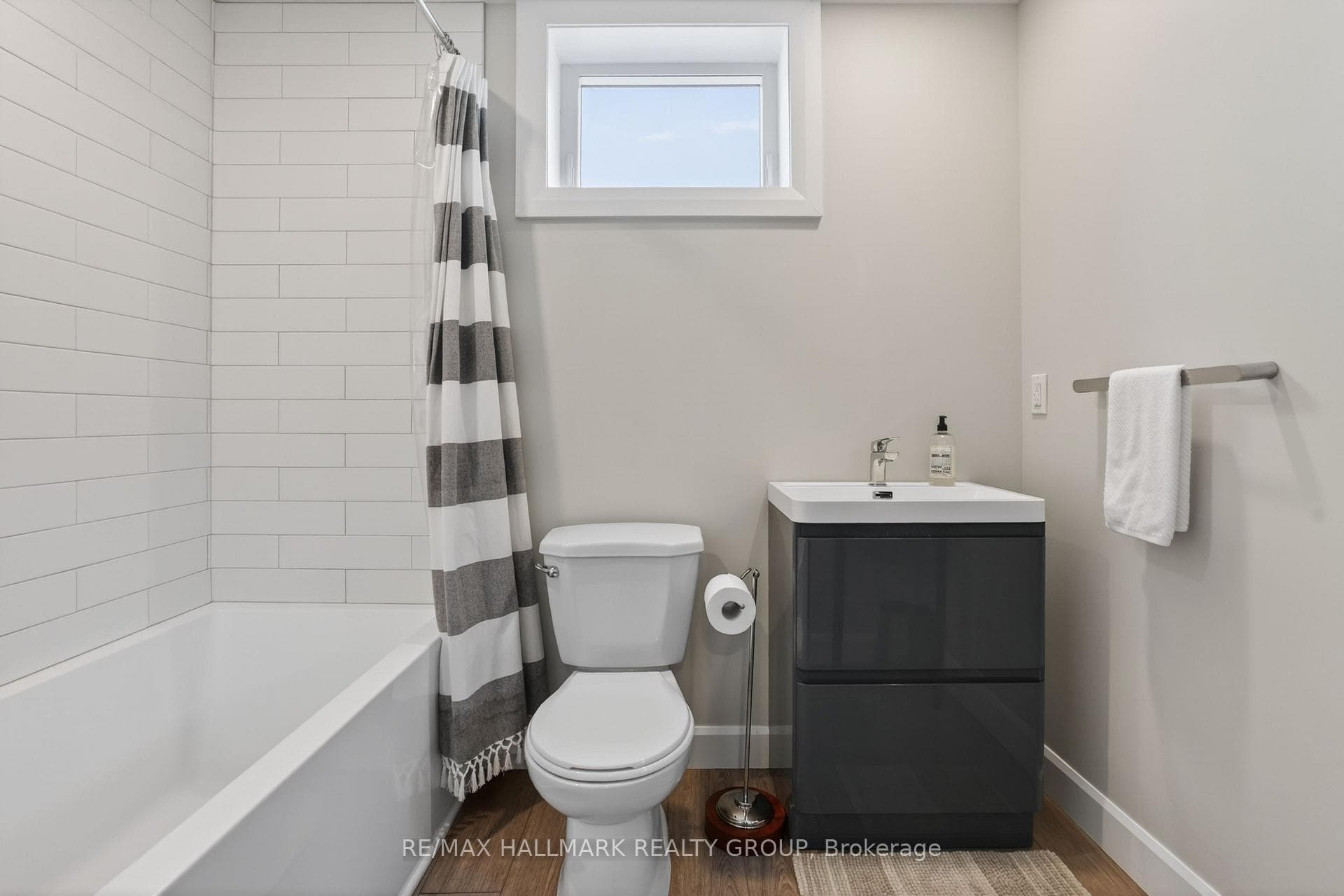 1583 MAXIME Street photo 29