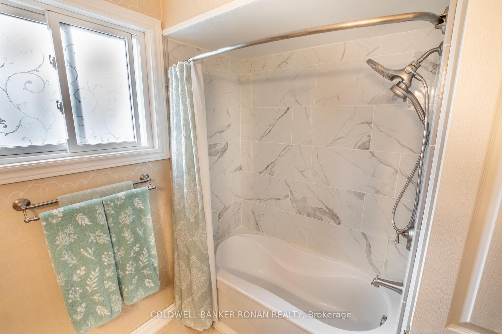 47 Maple Avenue photo 17