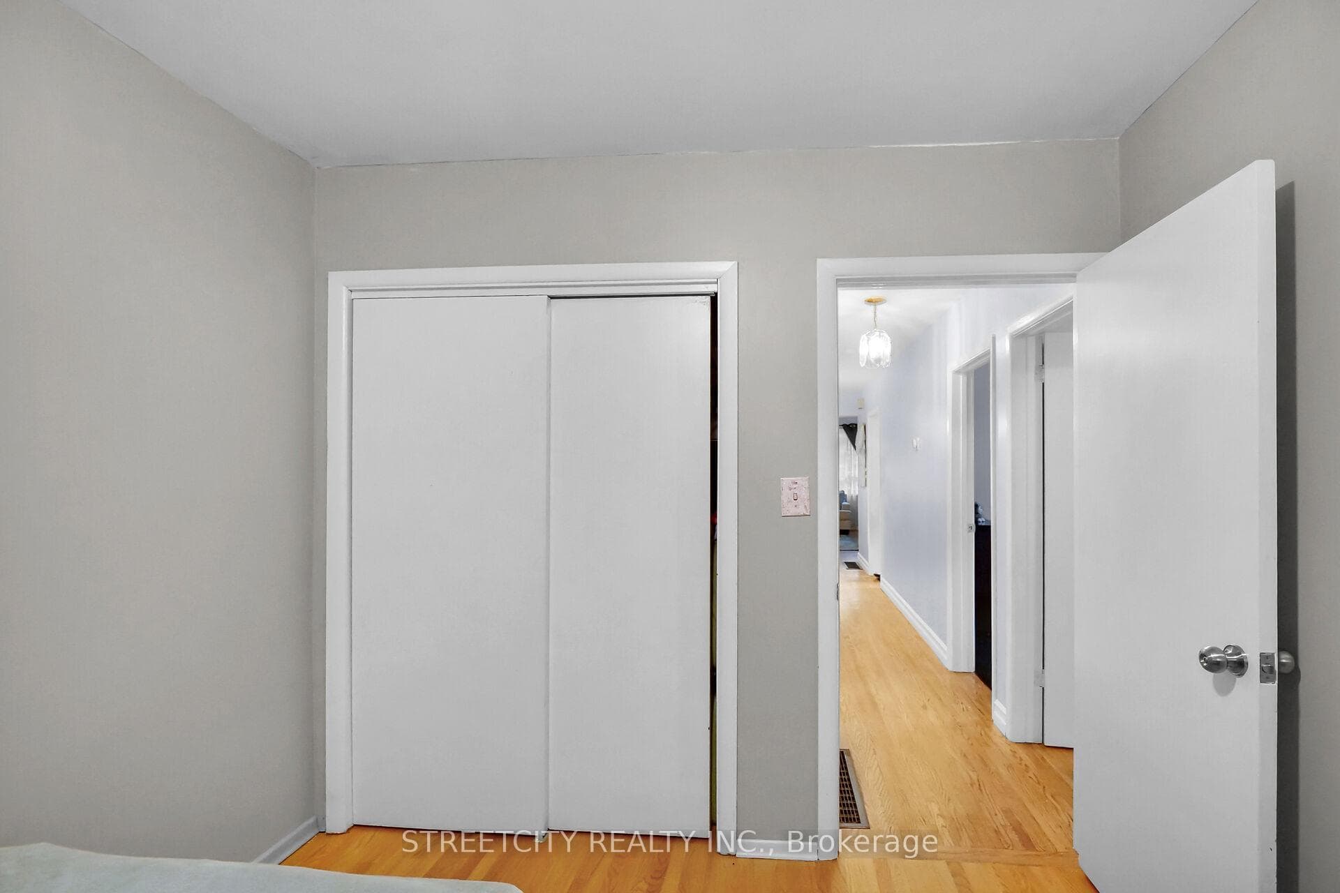 1221 Victoria Drive photo 17