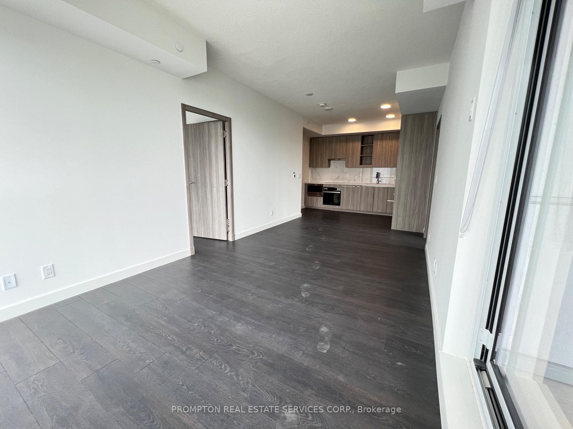 27 McMahon Drive Unit 1906 photo 11