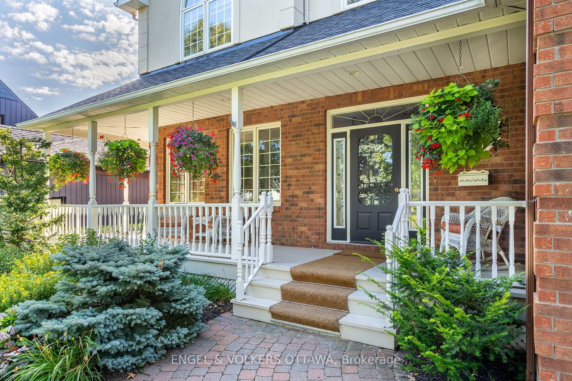 1014 Stormont Street photo 2