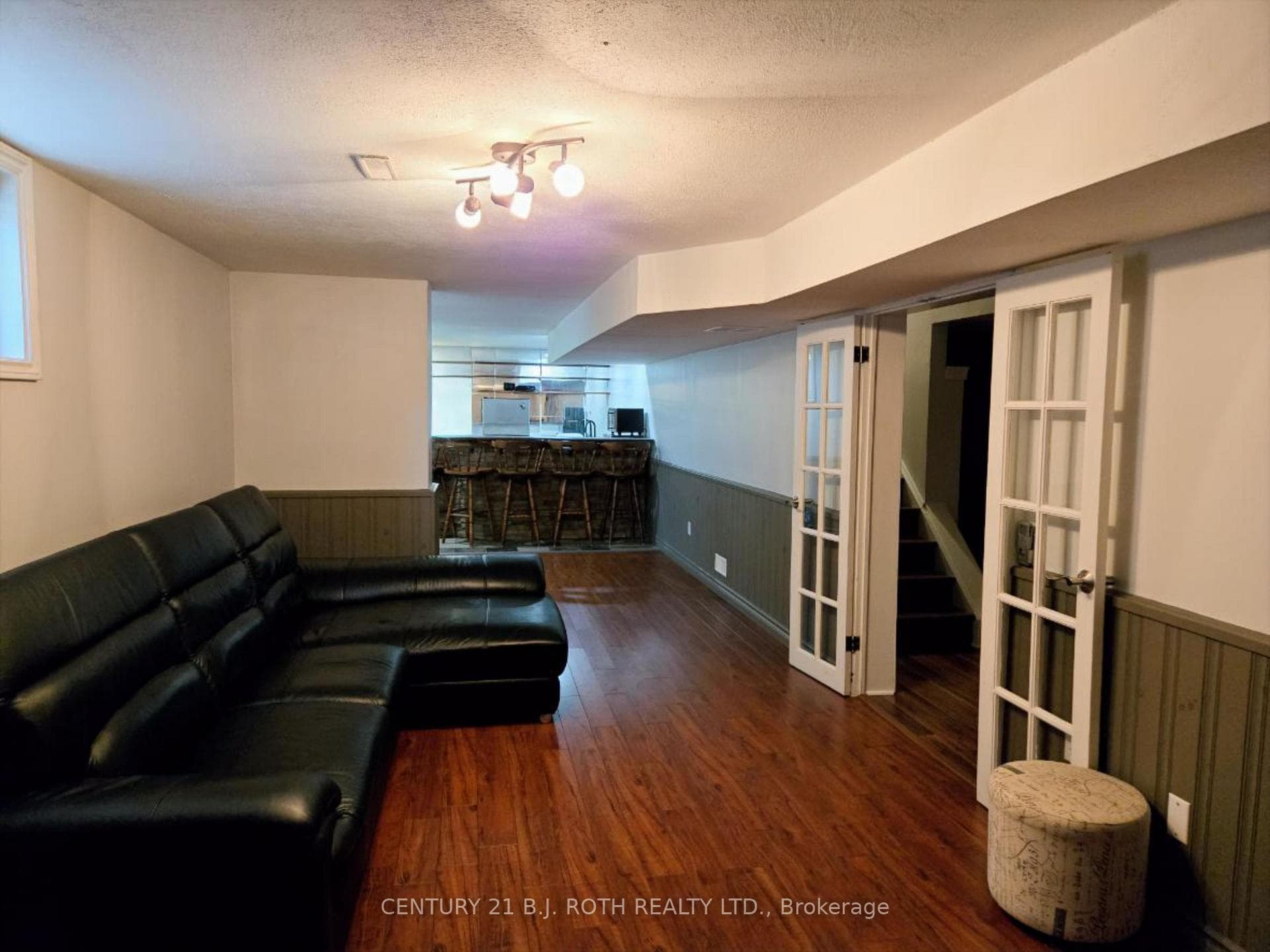 105 Chieftain Crescent photo 7