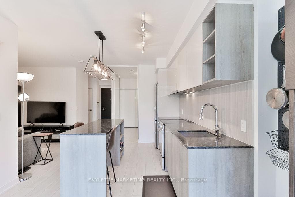 31 Tippett Road Unit 659 photo 16