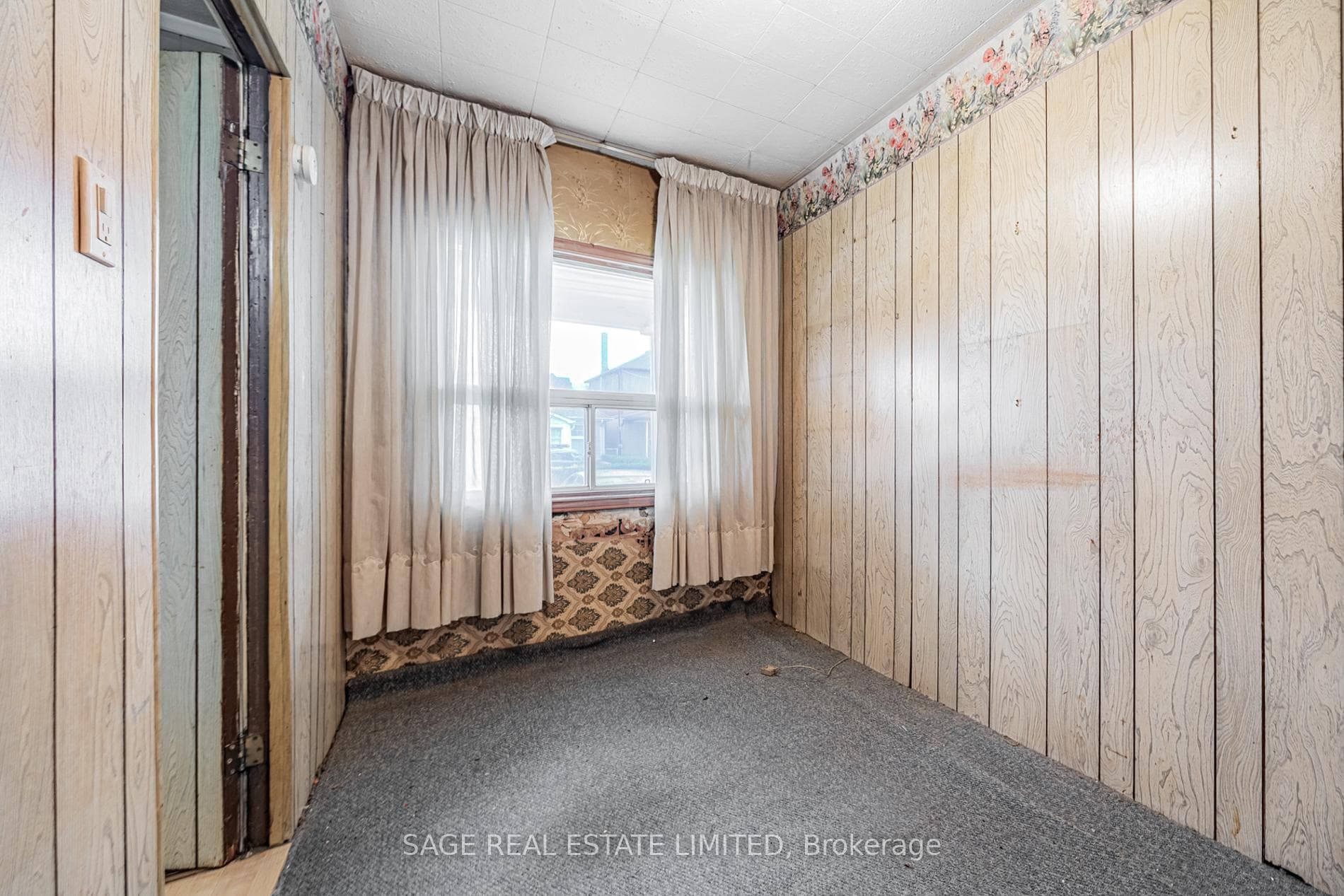 218 Aileen Avenue photo 11