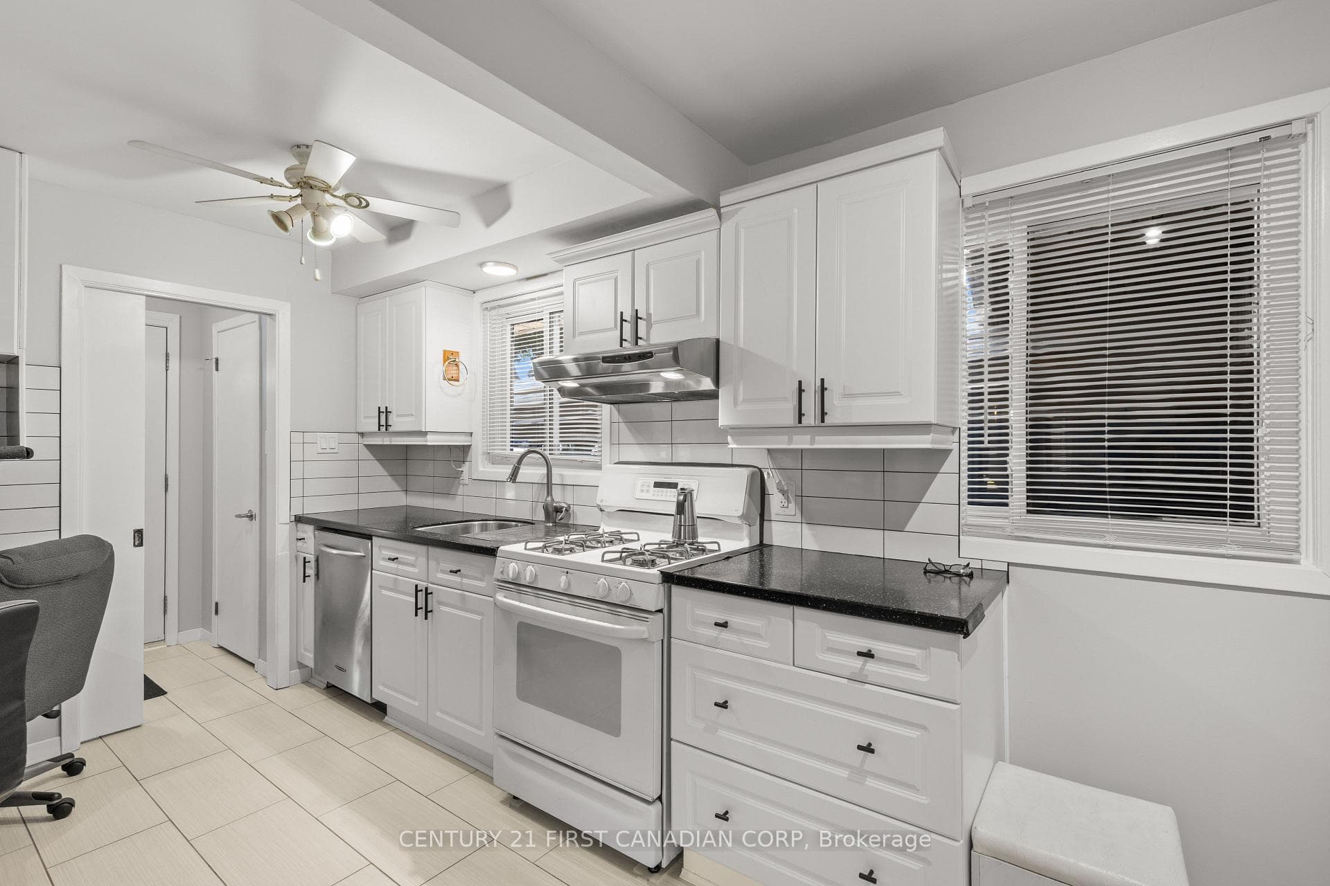 4 Archer Crescent photo 10