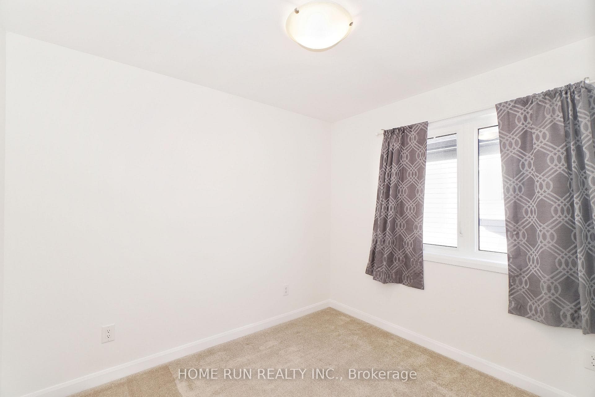 552 Clemency Crescent photo 26