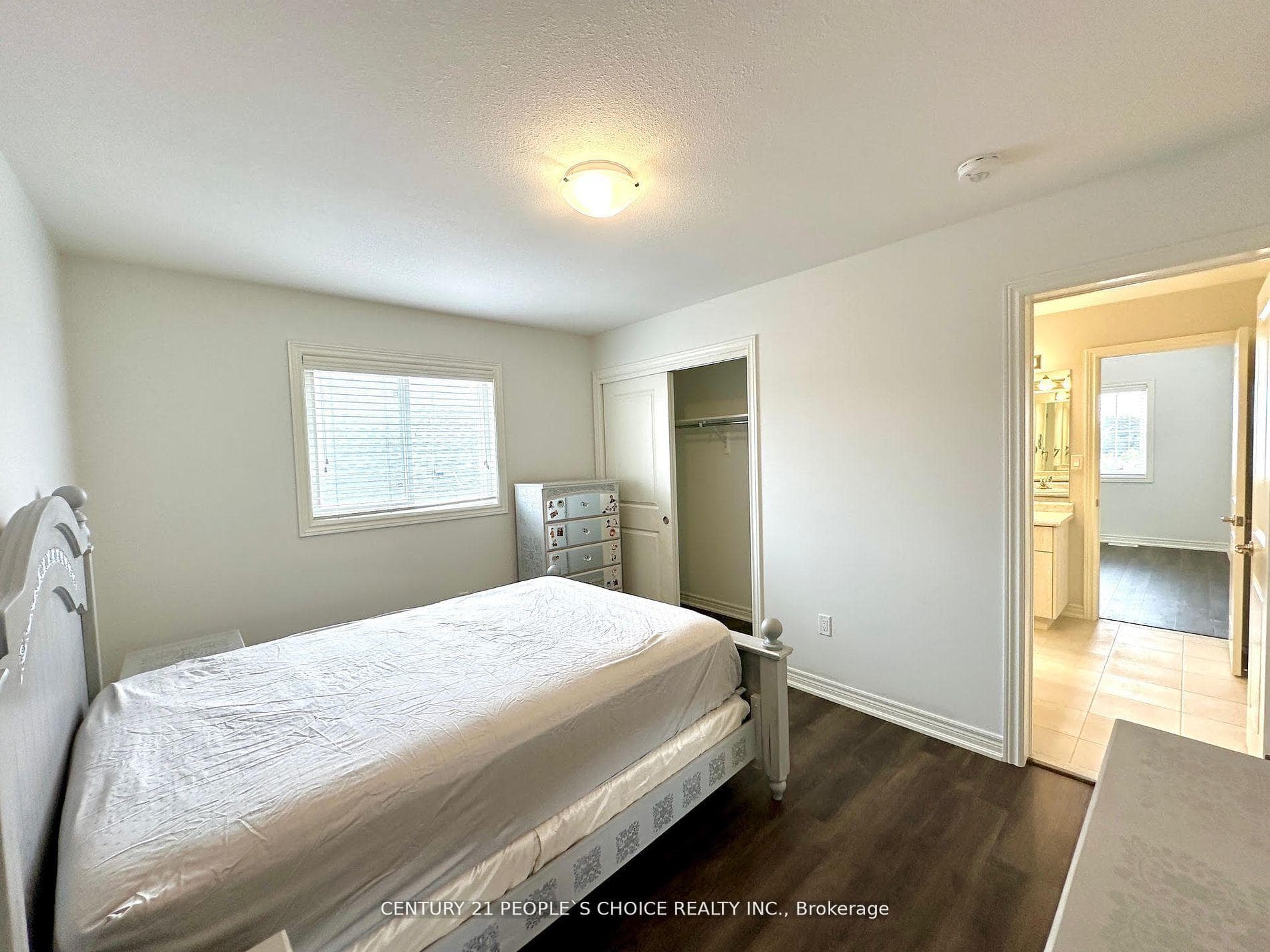 34 Swan Avenue photo 21