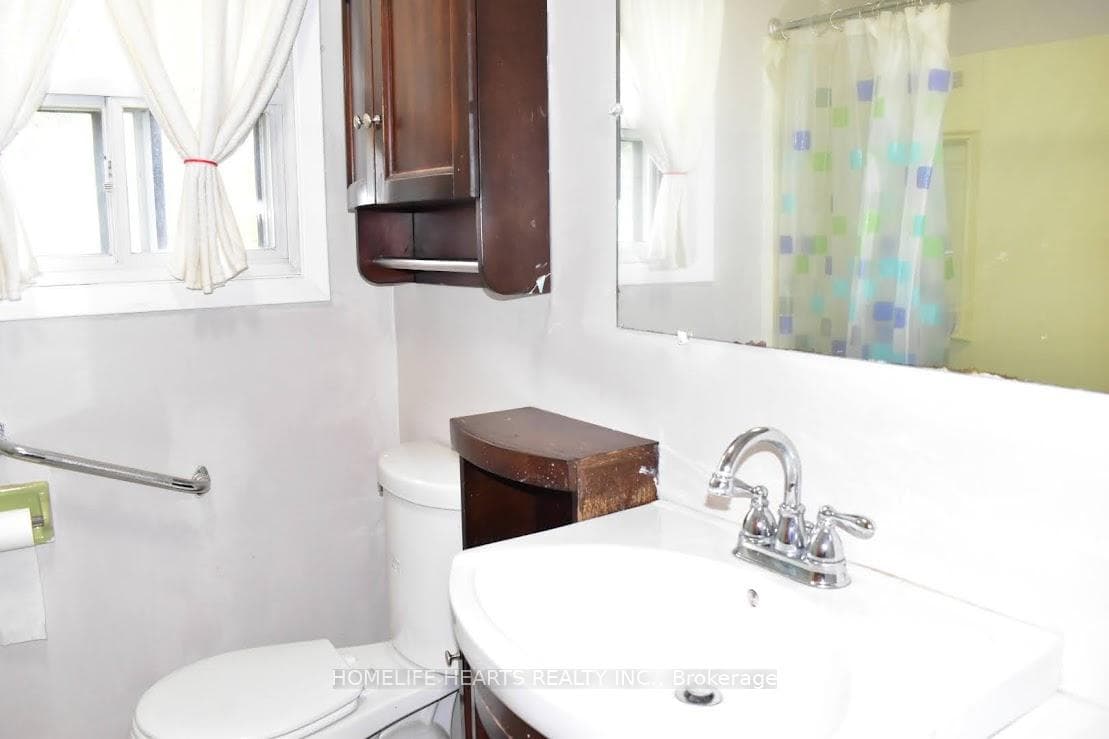 910 Sylvia Street photo 28