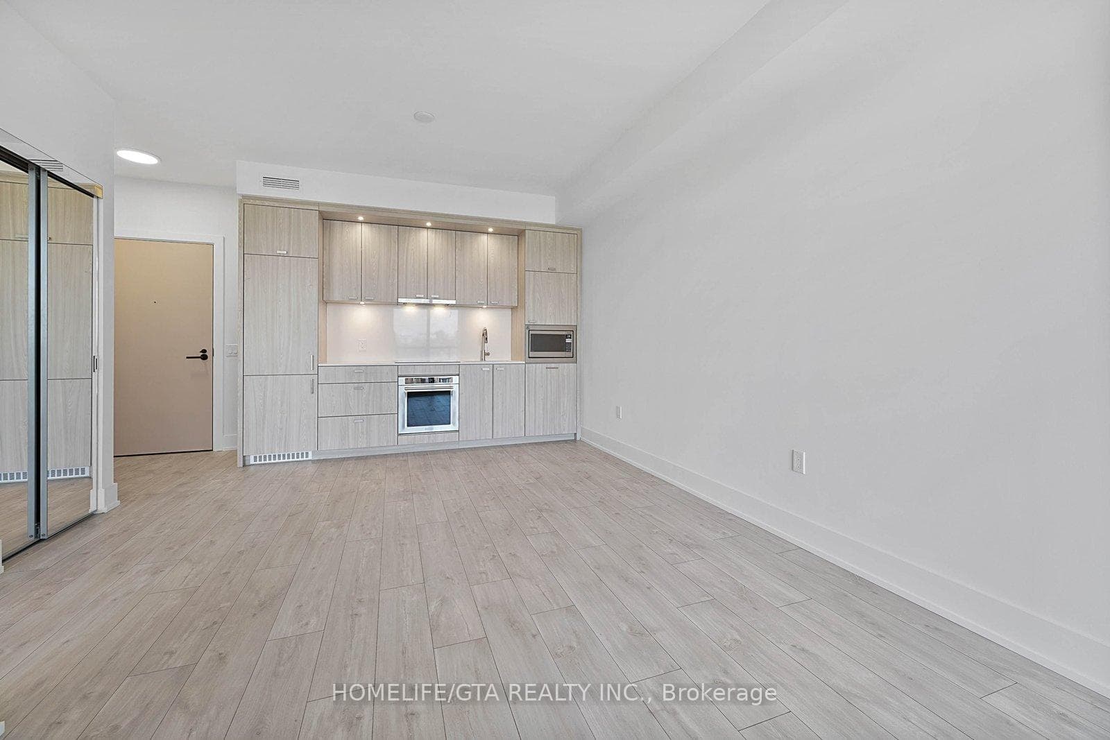 858 Dupont Street Unit 613 photo 13