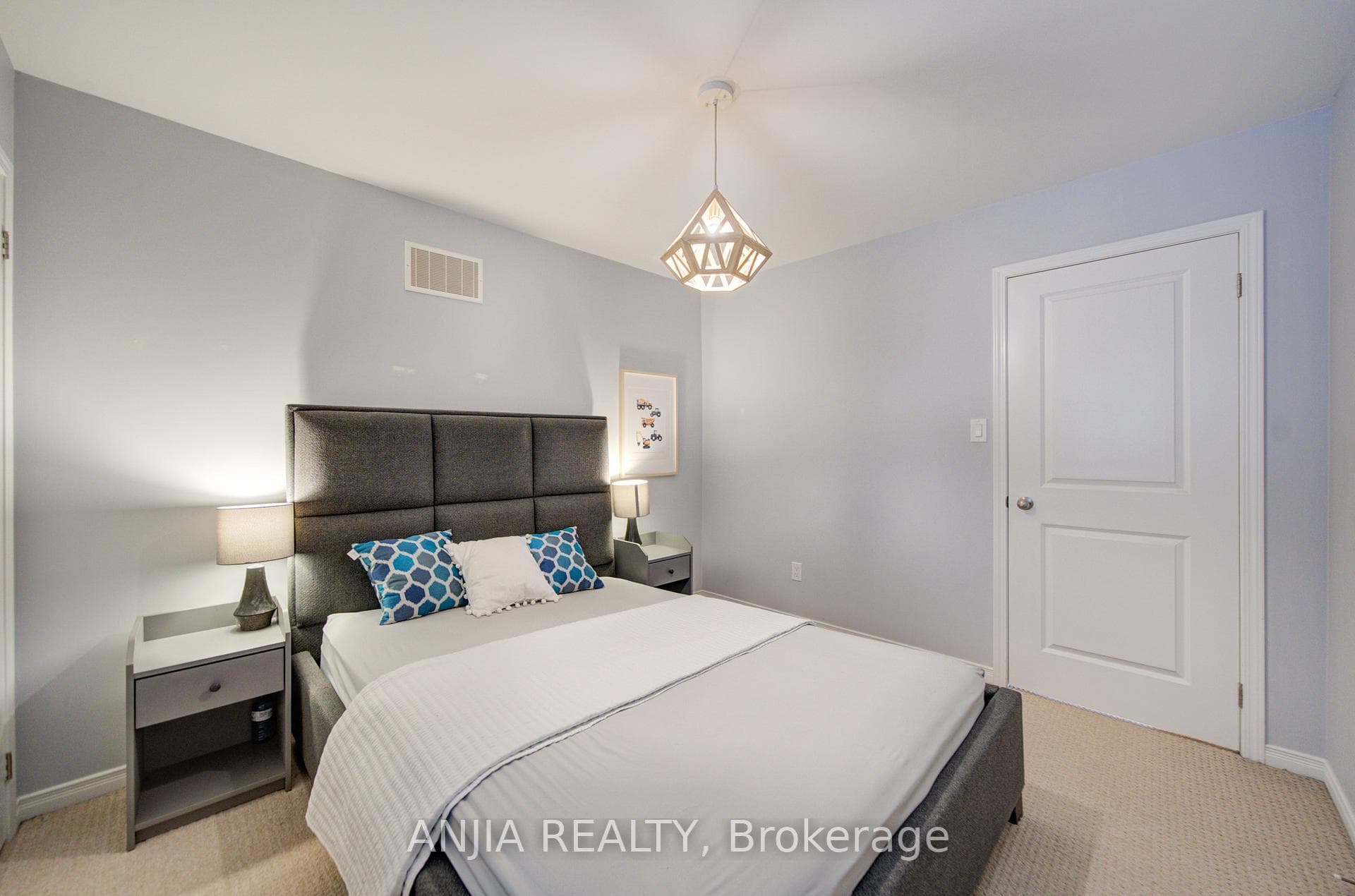 56 Stockell Crescent photo 35