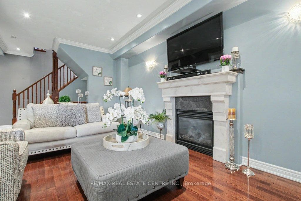 284 Normanhurst Avenue photo 20