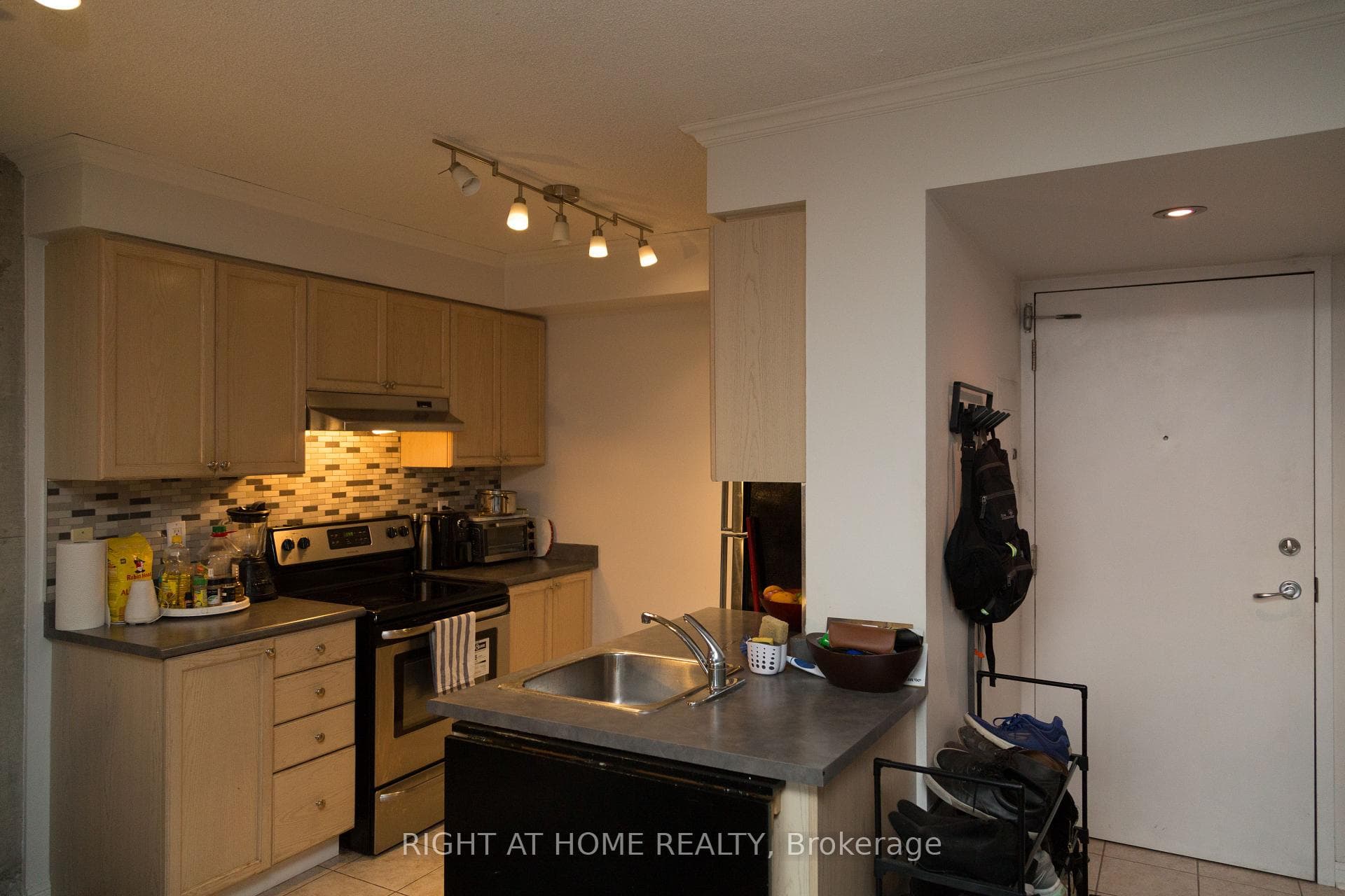 1029 King Street Unit 1018 photo 8