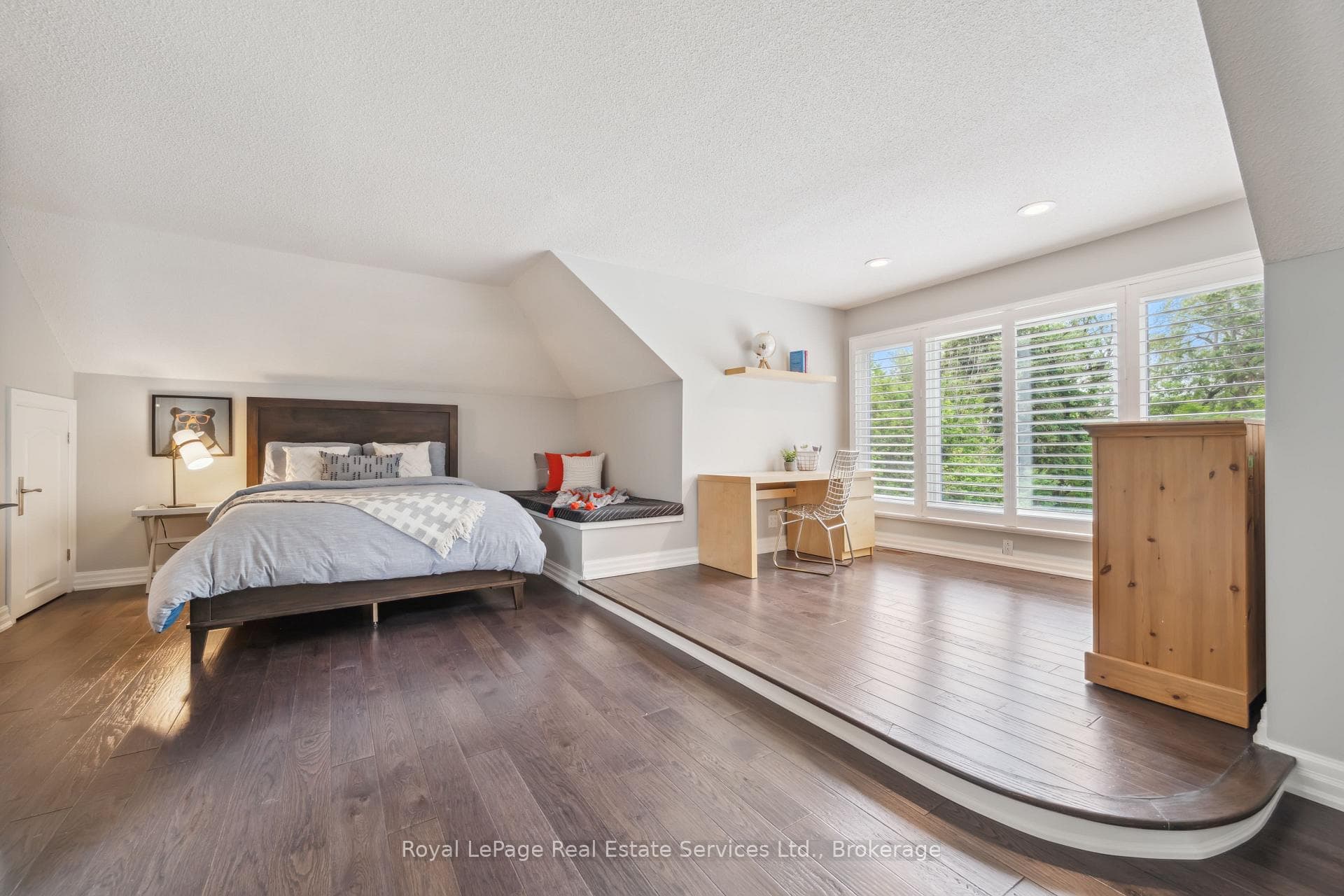 480 CHARTWELL Road photo 33