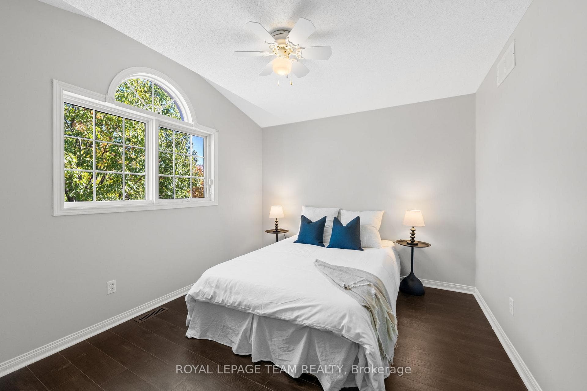 27 Evanshen Crescent photo 37