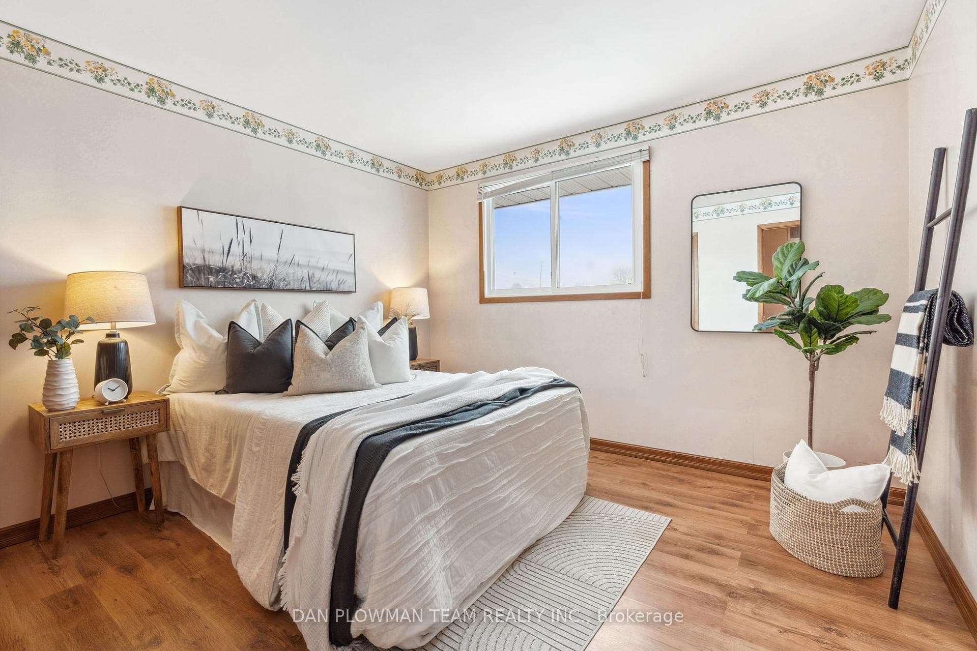 4880 Liberty Street photo 18