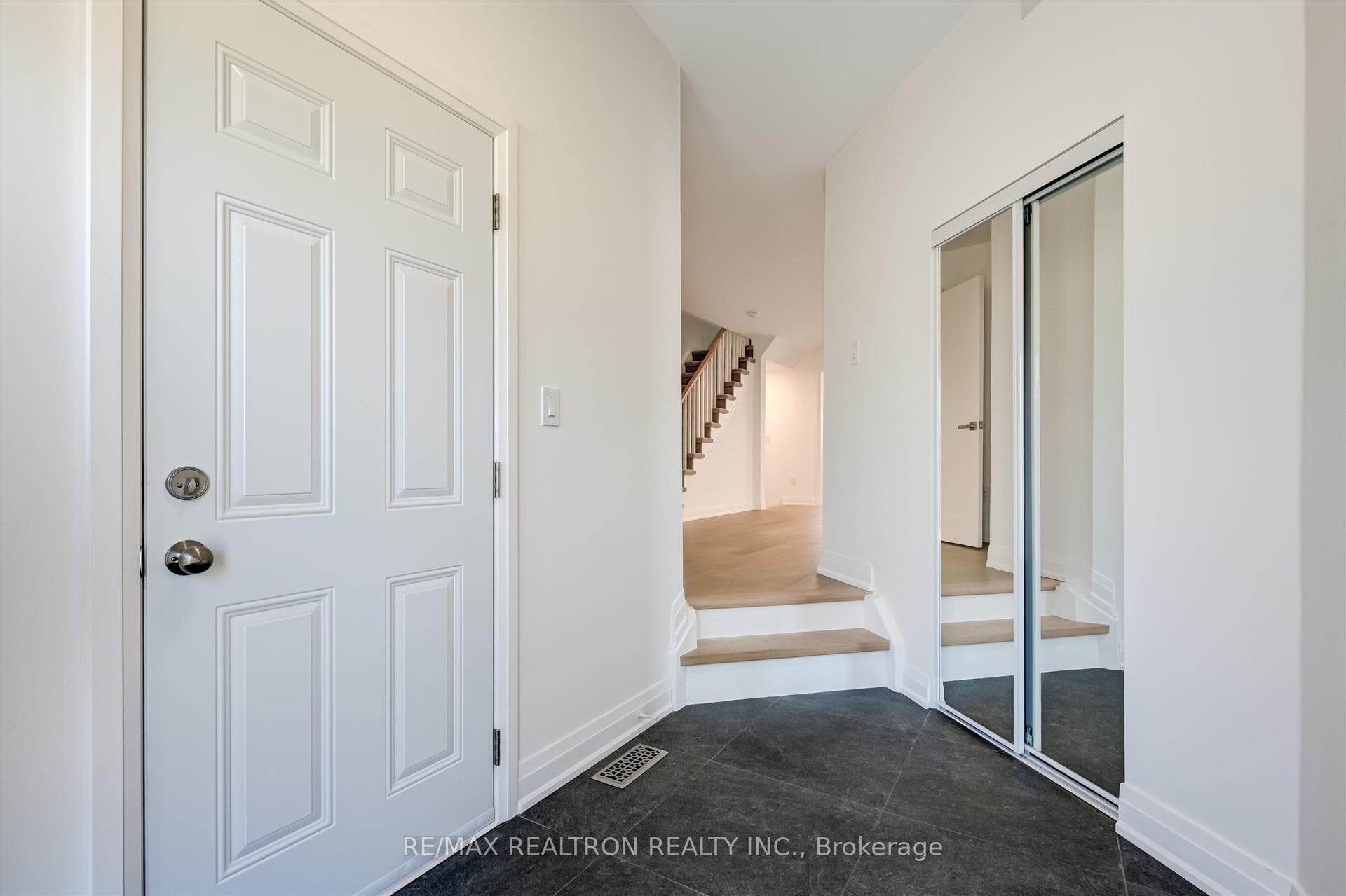 837 GENOVESE Place photo 3