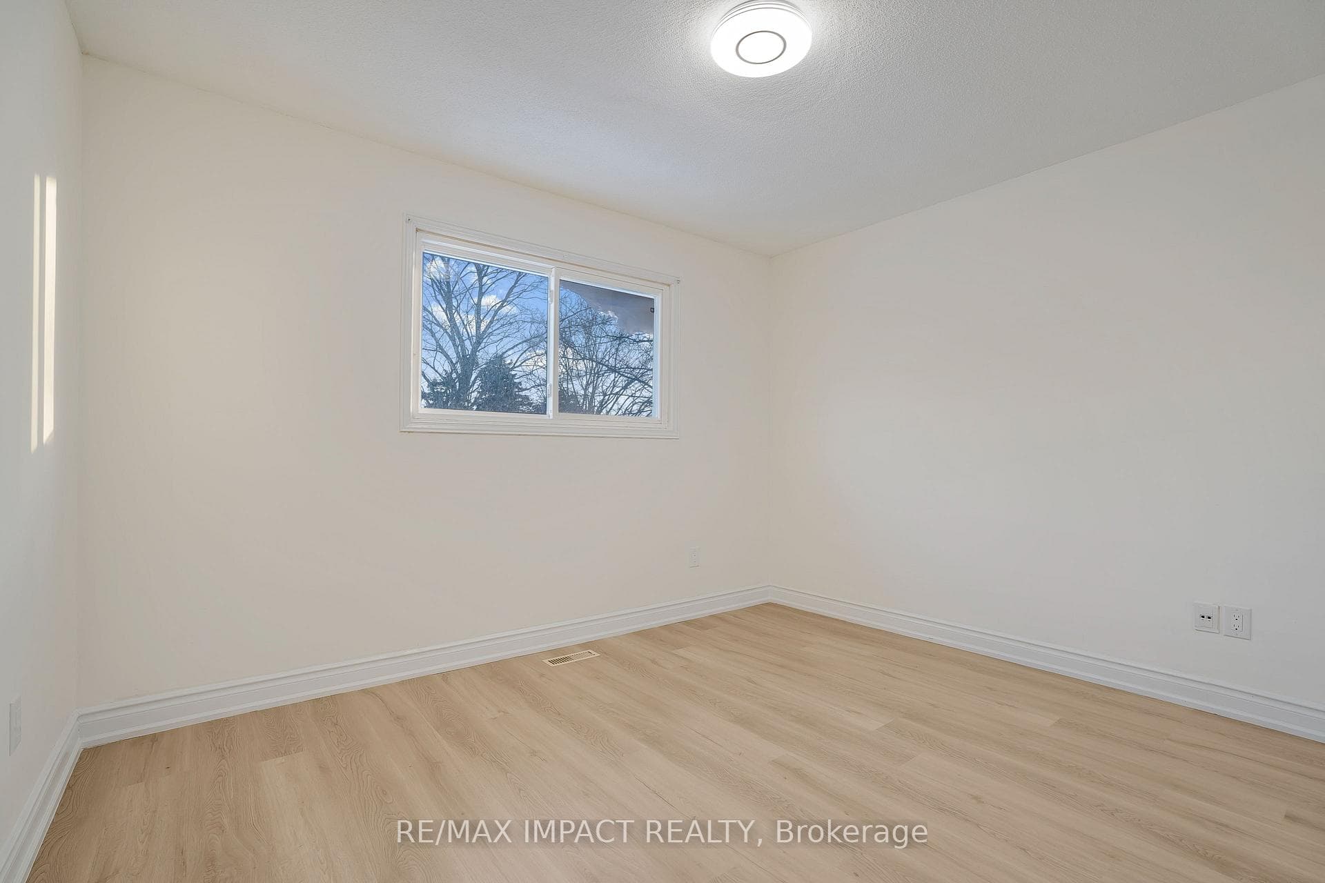 56 Calverley Trail photo 32
