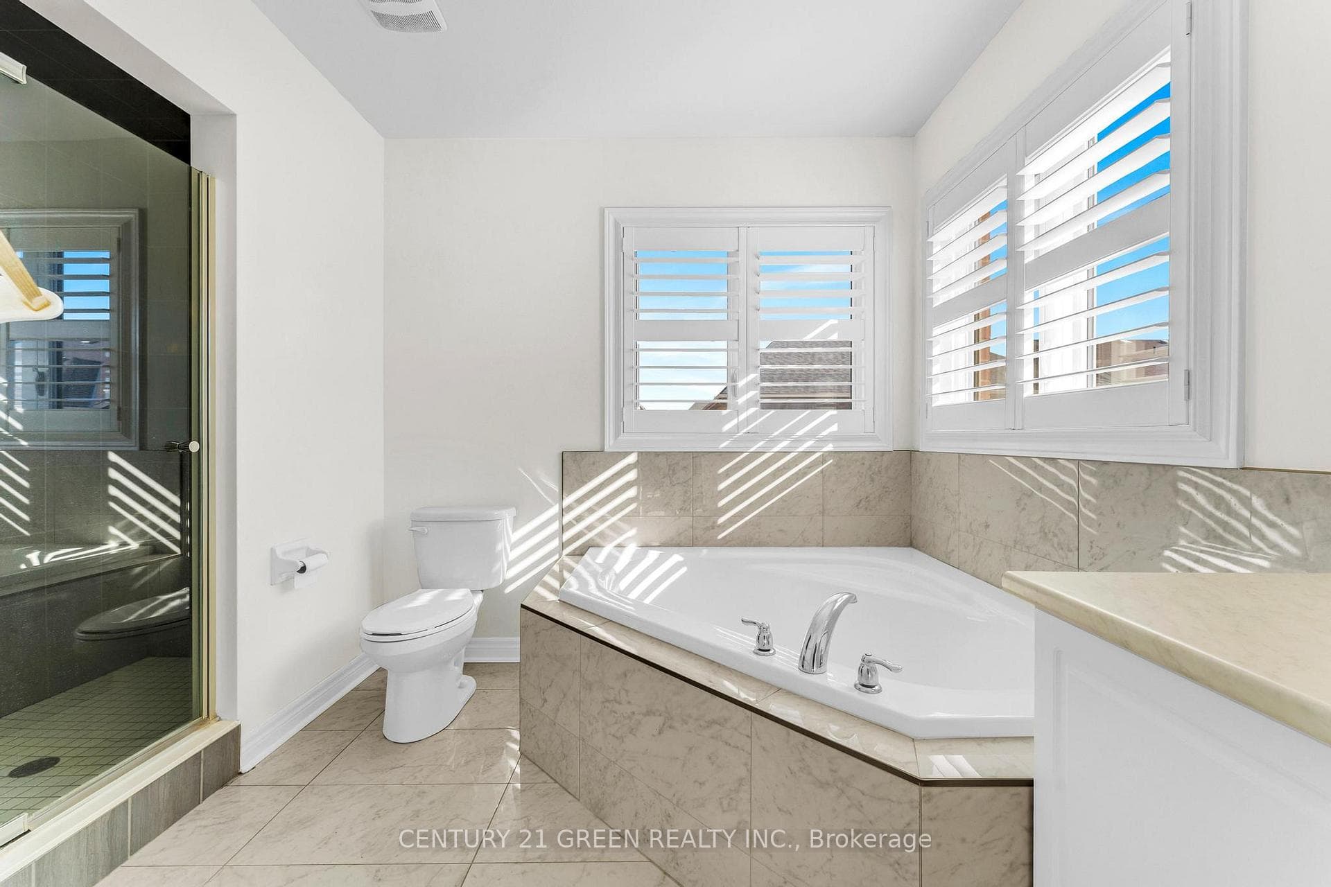 1174 Upper Thames Drive photo 20
