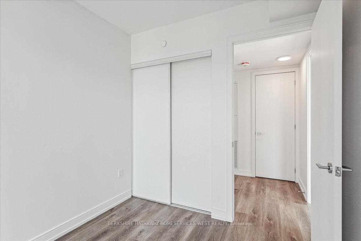 1 Jarvis Street Unit 1022 photo 22