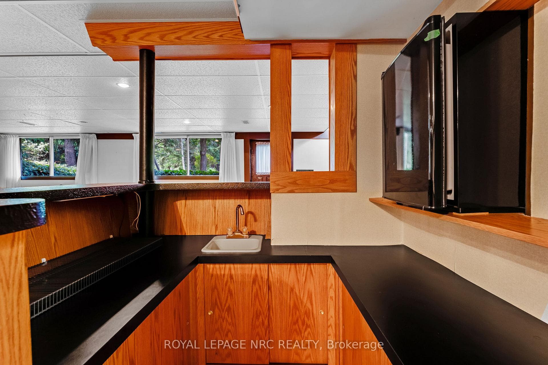 Wet bar with fridge.