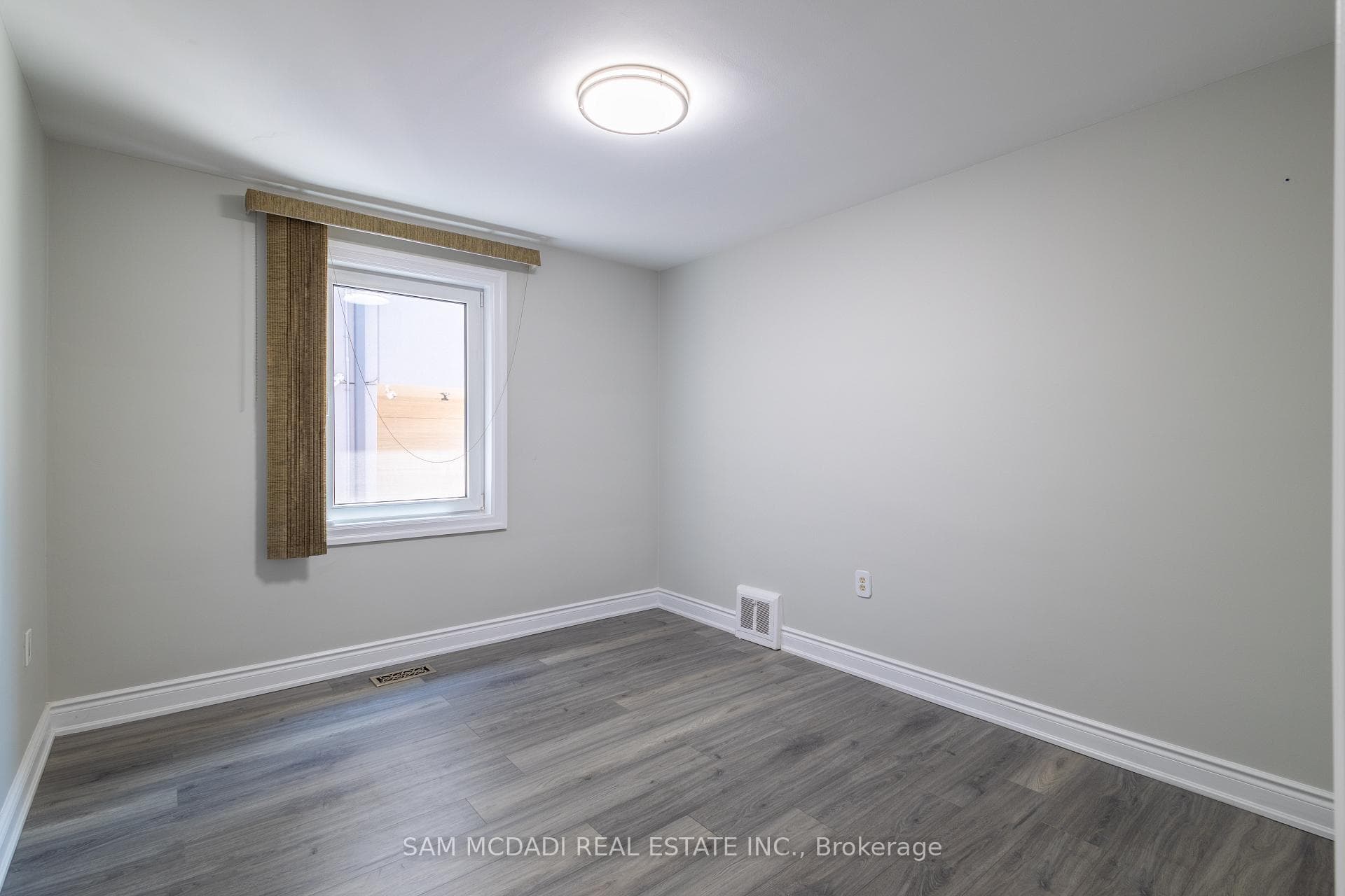 43 Maple Avenue photo 22