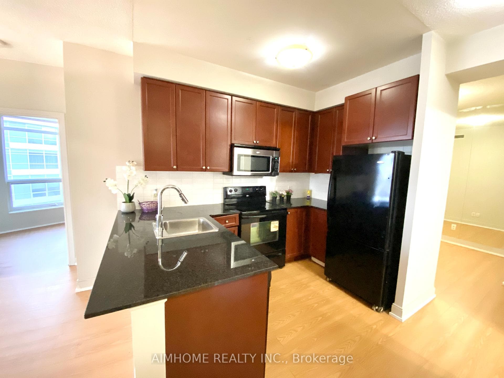 125 Village Green Square Unit 510 photo 17