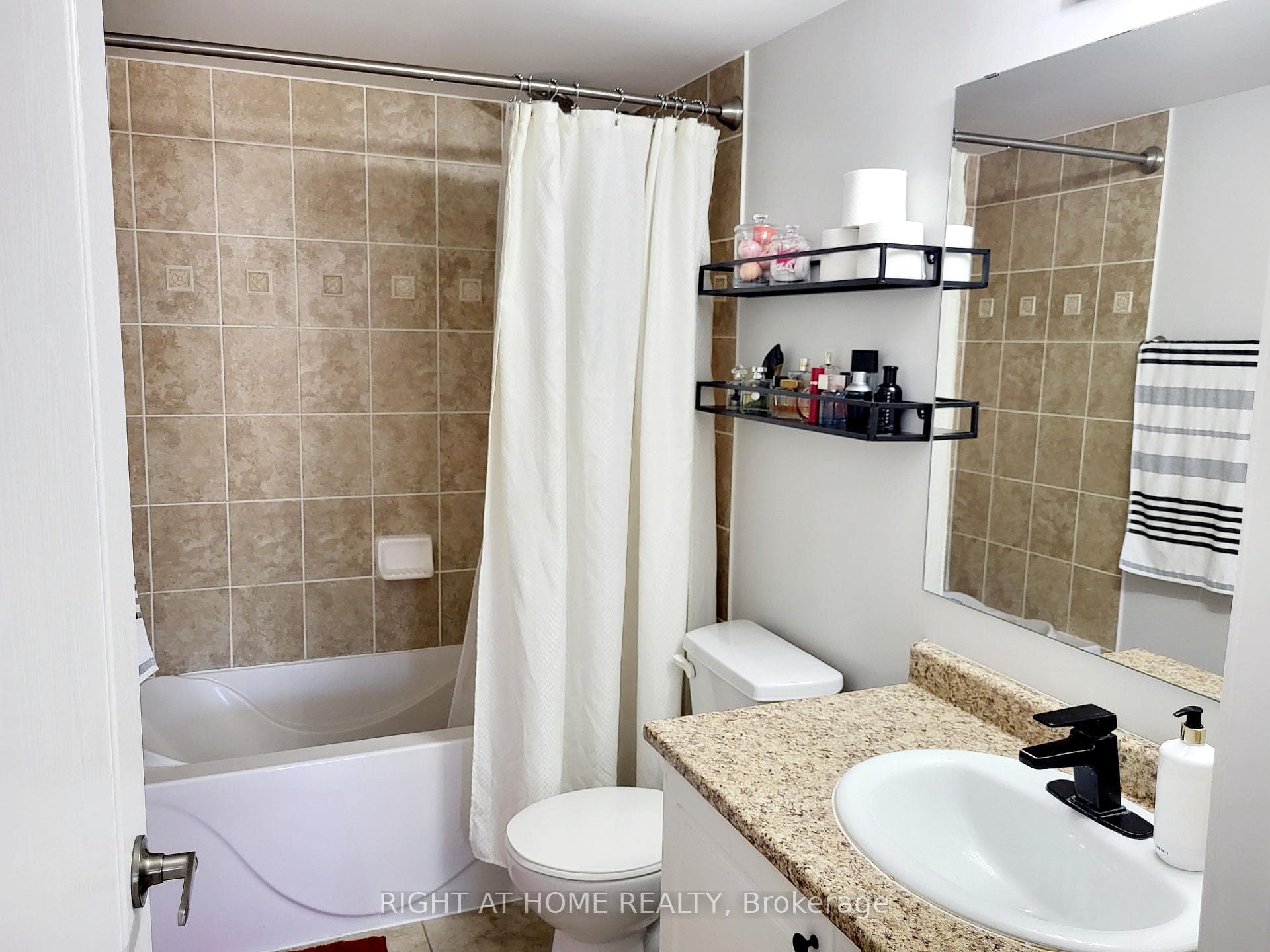 45 Strangford Lane Unit 303 photo 25
