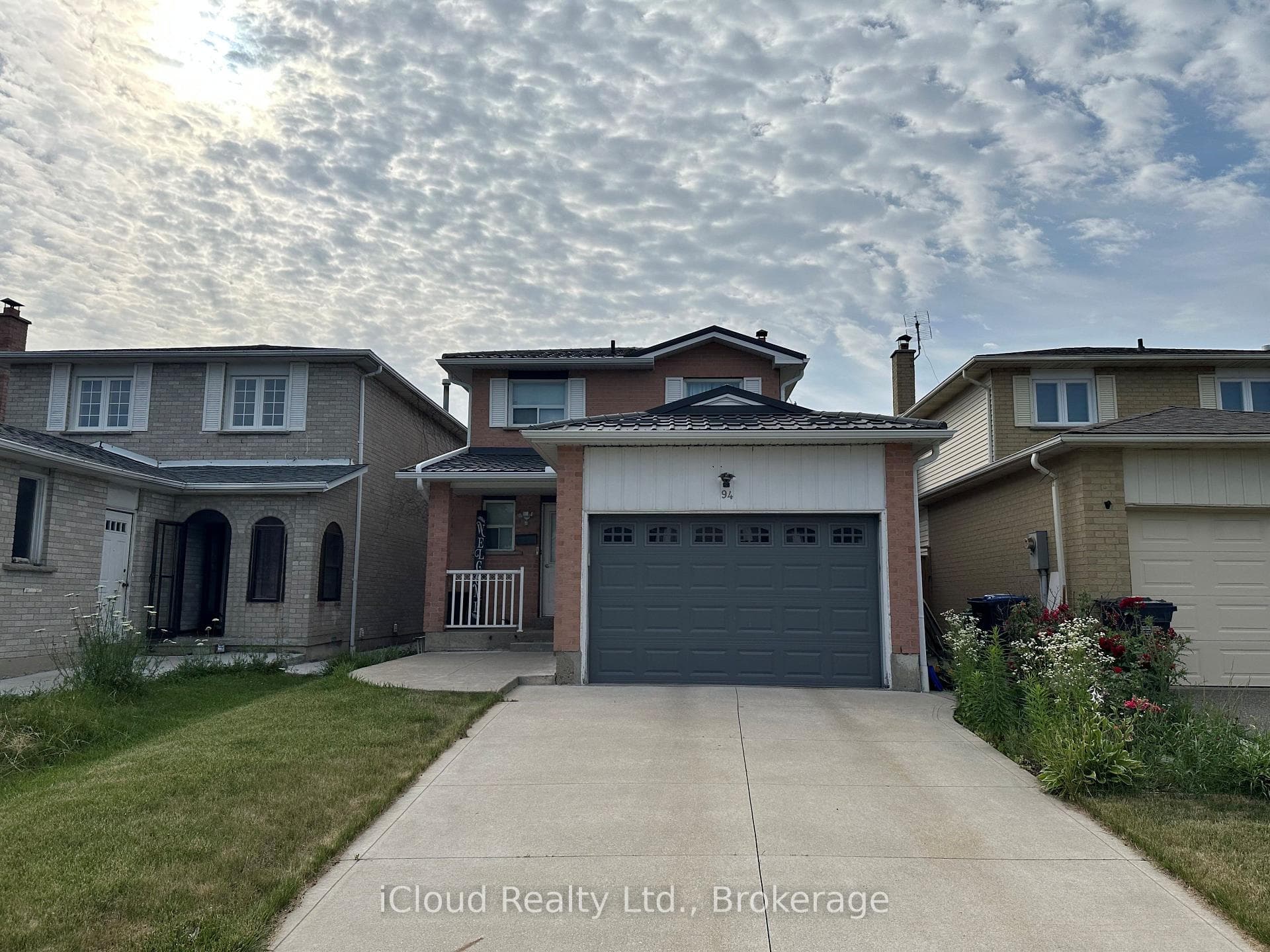 94 Newbridge Crescent photo 1