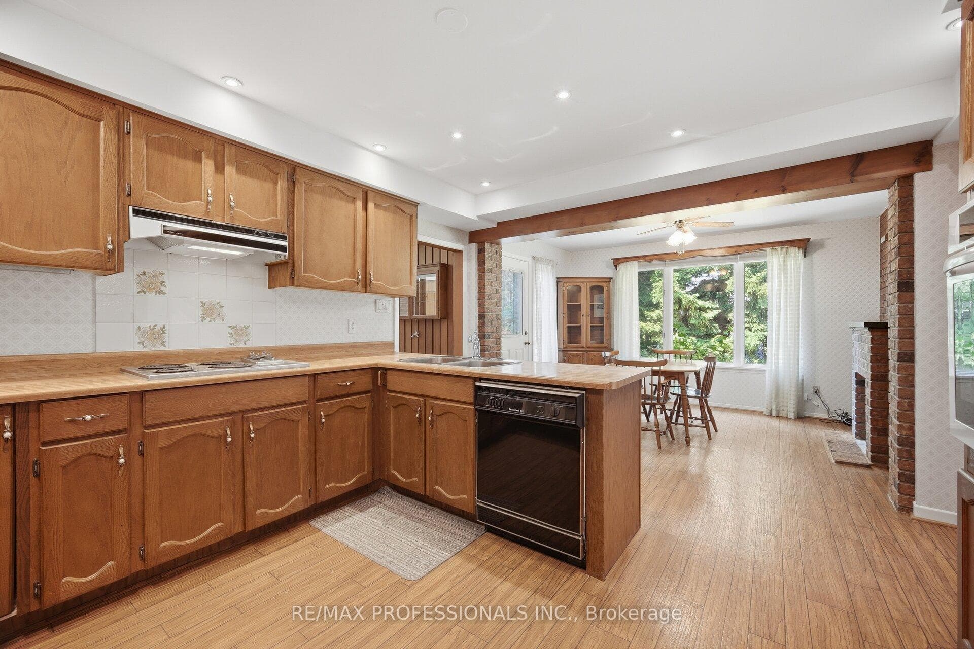 30 Grasspoint Crescent photo 12