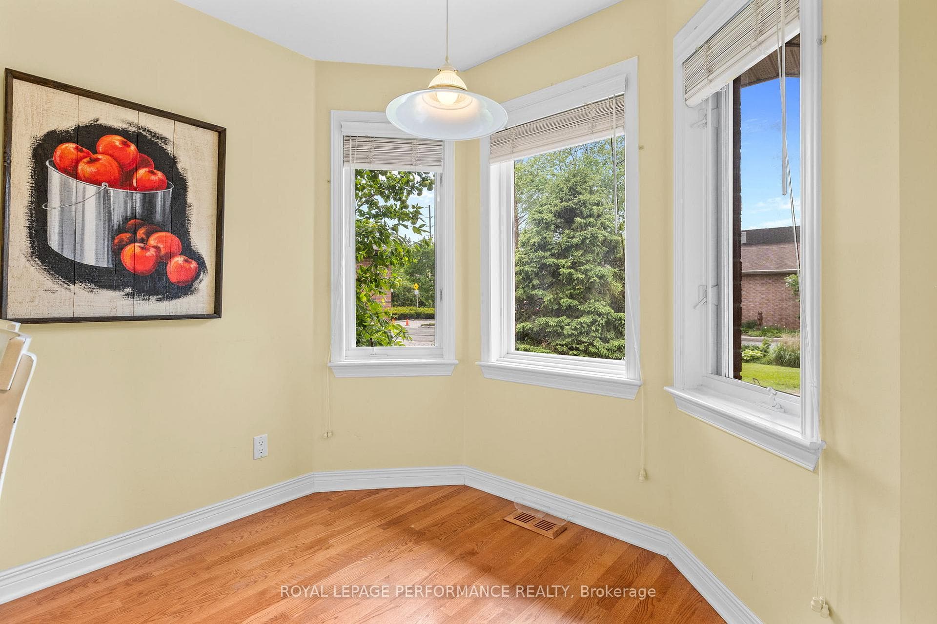 7 Roseglen Private photo 9