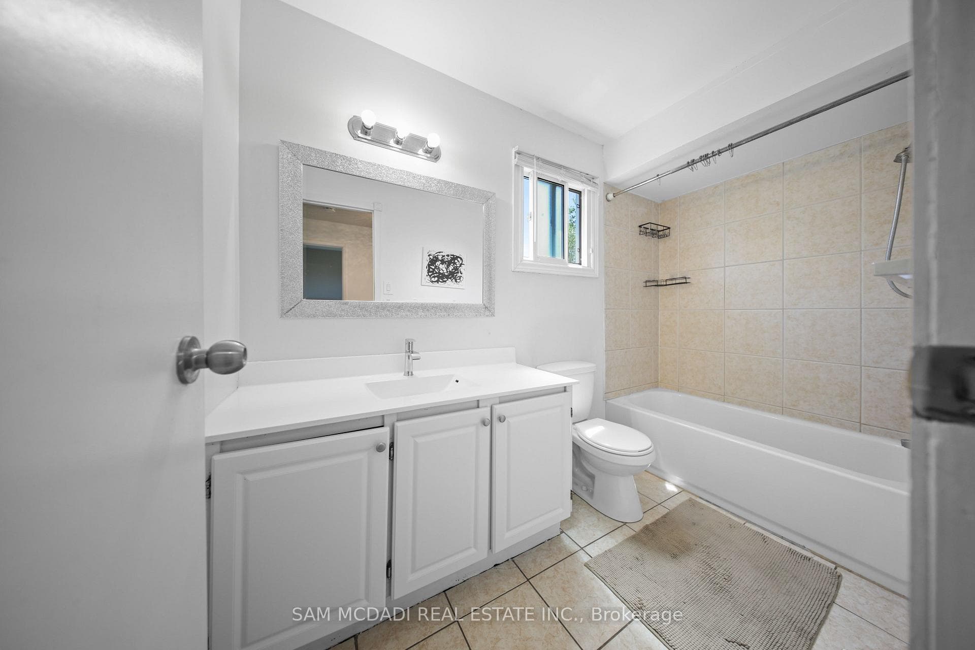 3949 Teakwood Drive photo 10