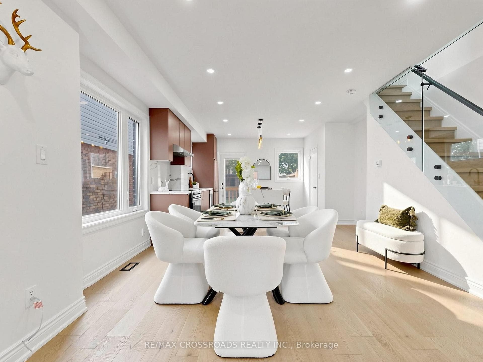 548 Glebeholme Boulevard photo 8