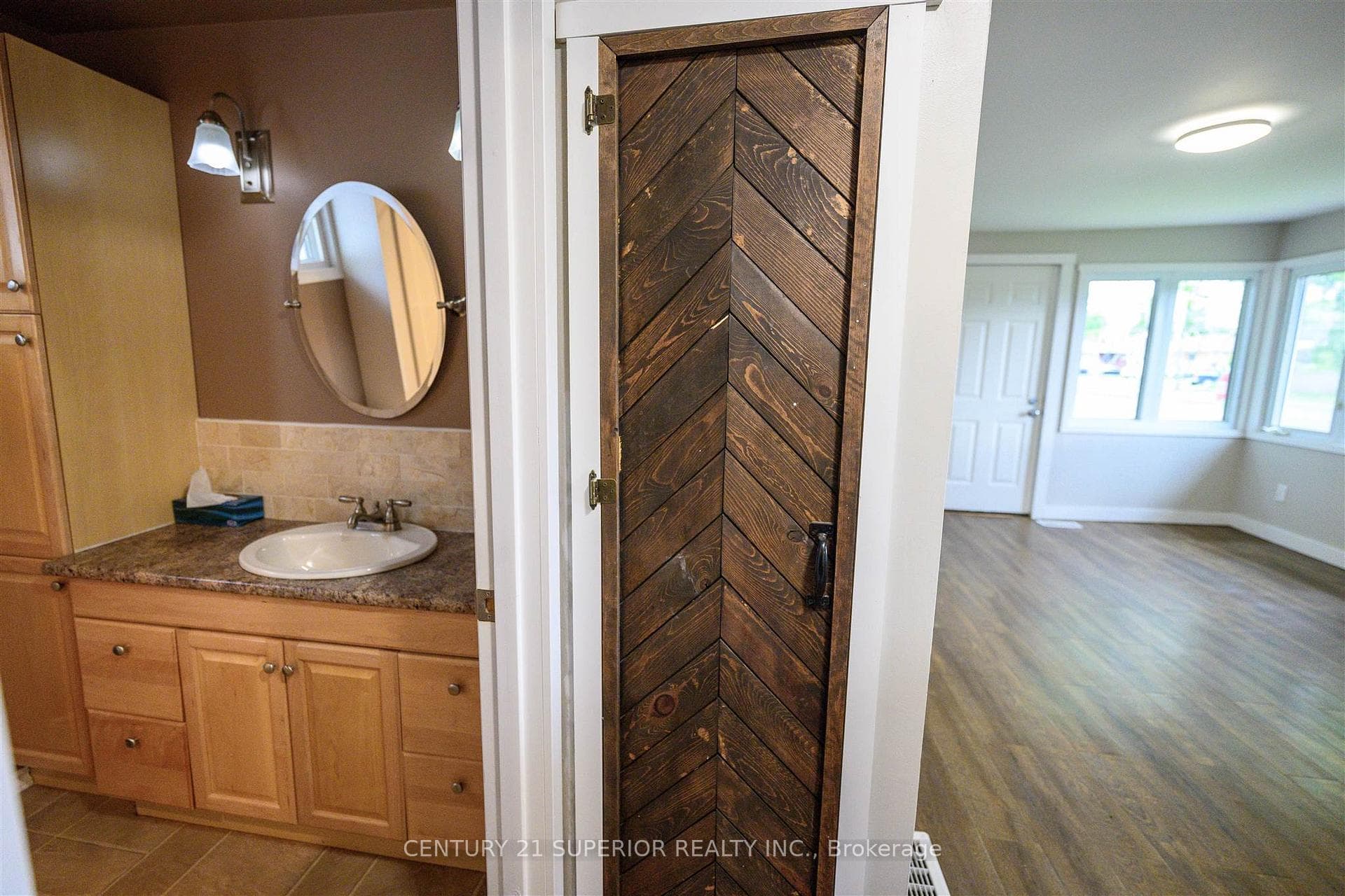 637 Brown Street photo 20