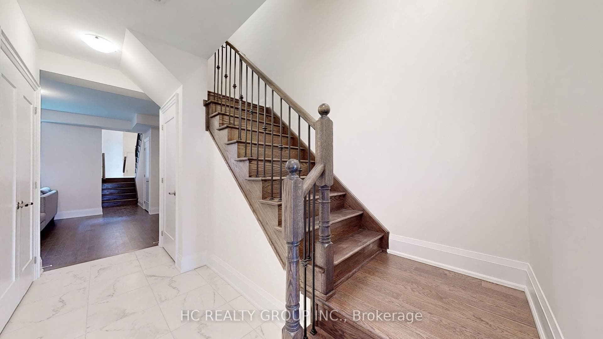 9422 Bayview Avenue Unit Main photo 12