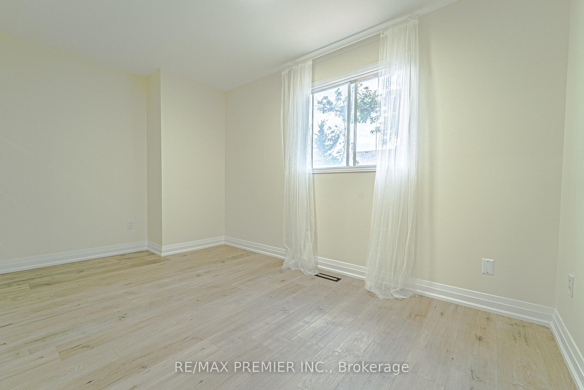 76 Roxborough Lane photo 28
