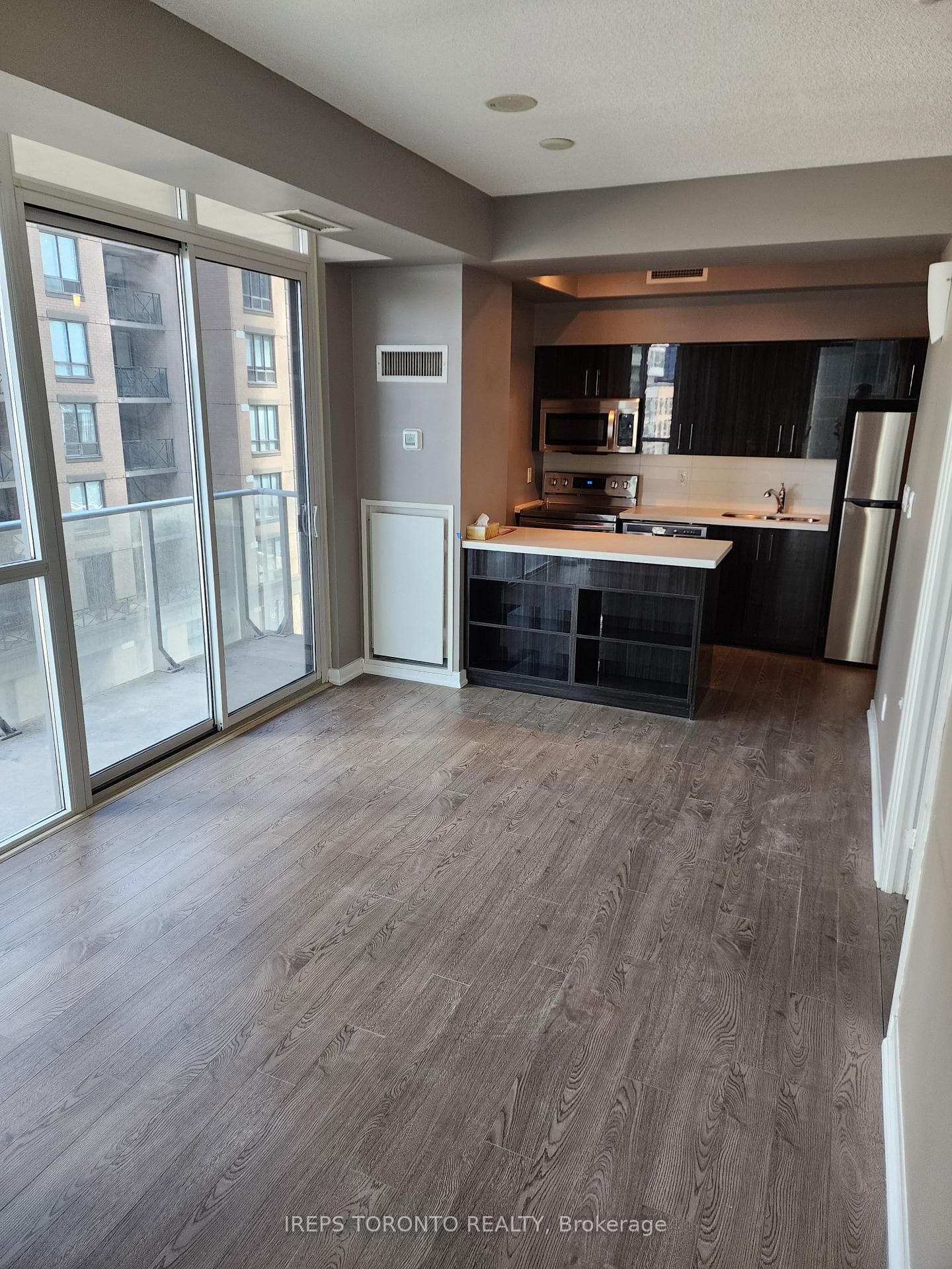 126 Simcoe Street Unit 1004 photo 2