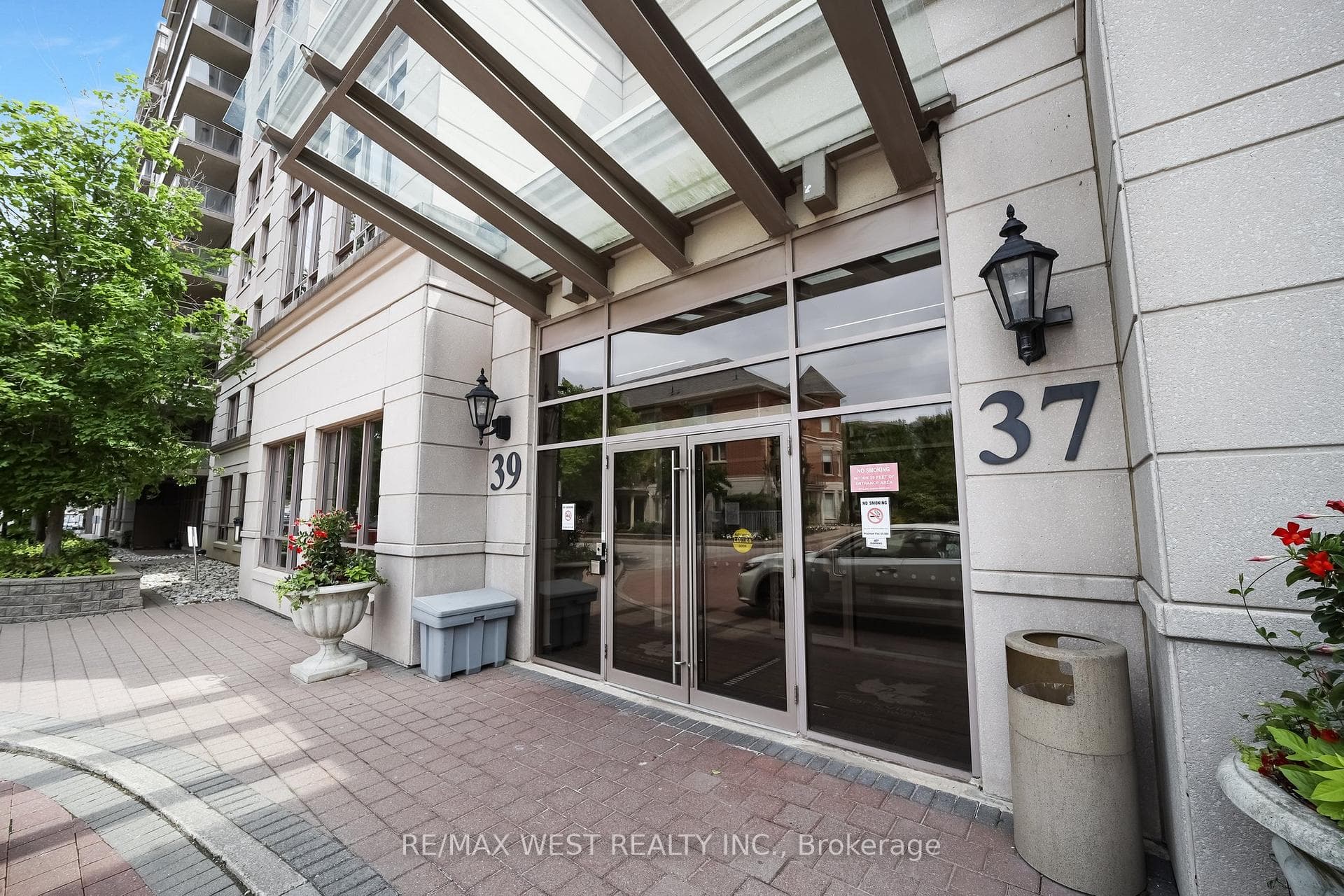 37 Galleria Parkway Unit 106 photo 3